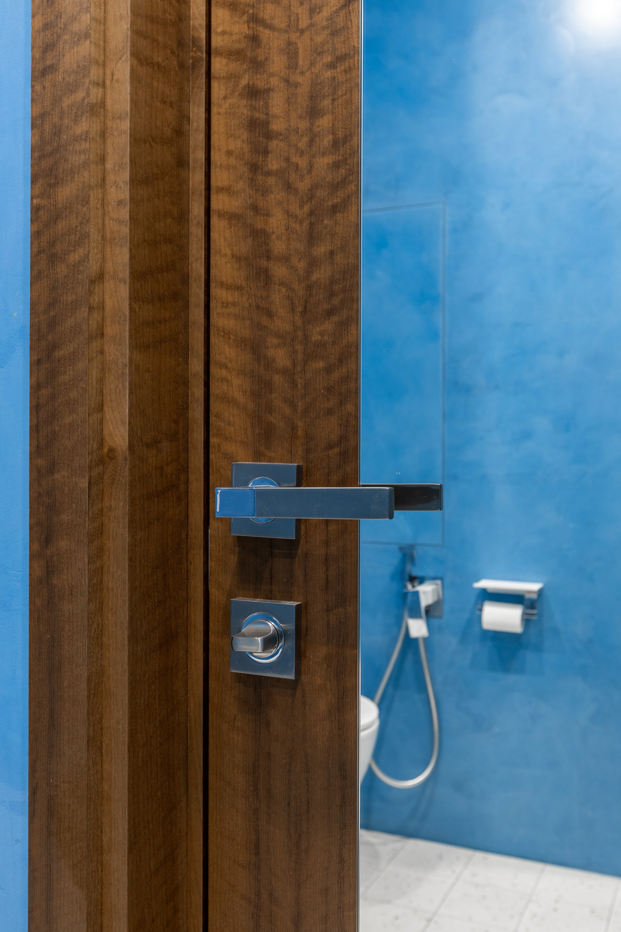 Кухня и двери от компании Reyki Store. Интерьерный фотограф в Москве Роман Потапов