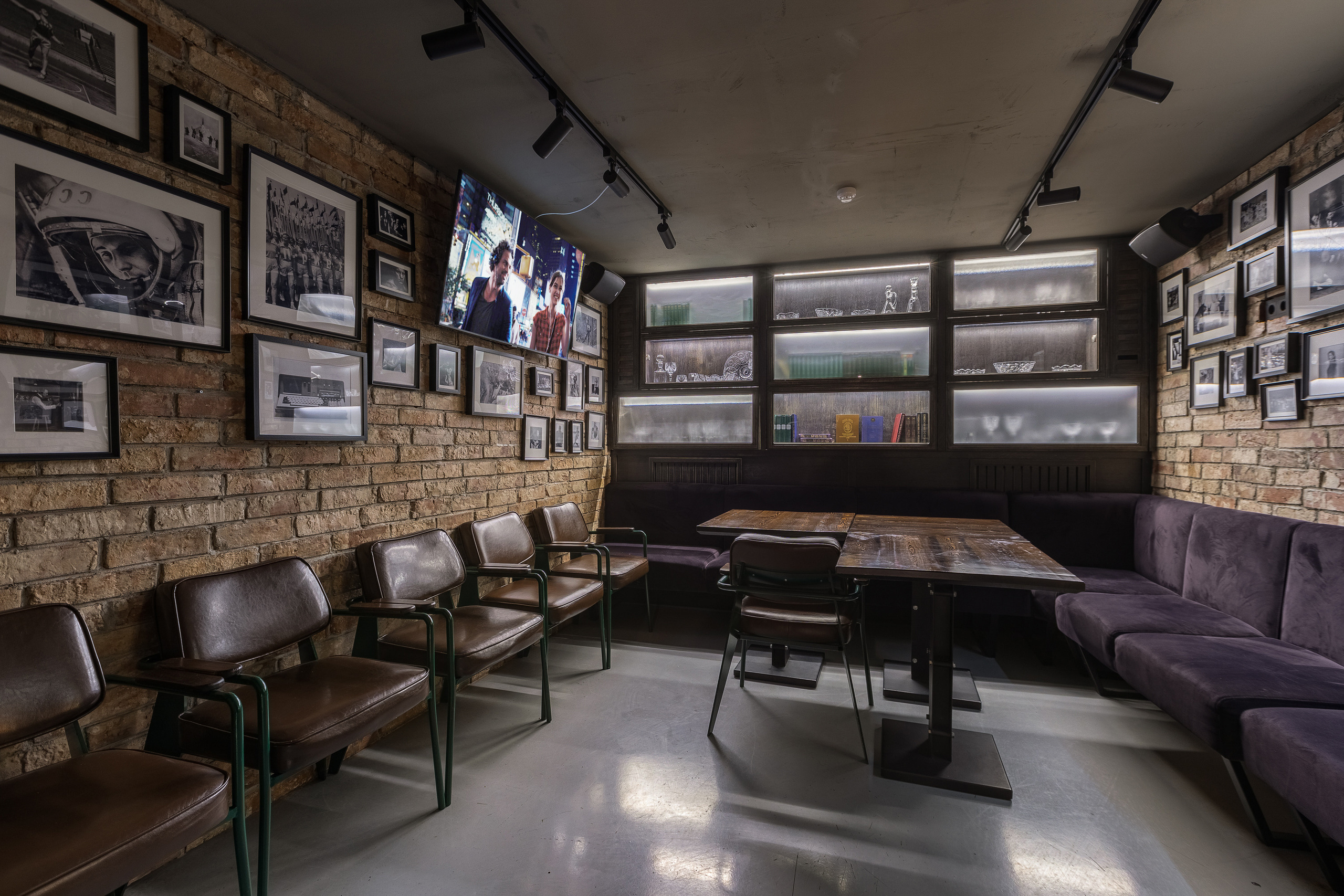 Давно. Бар на Патриарших. Интерьерный фотограф в Москве Роман Потапов