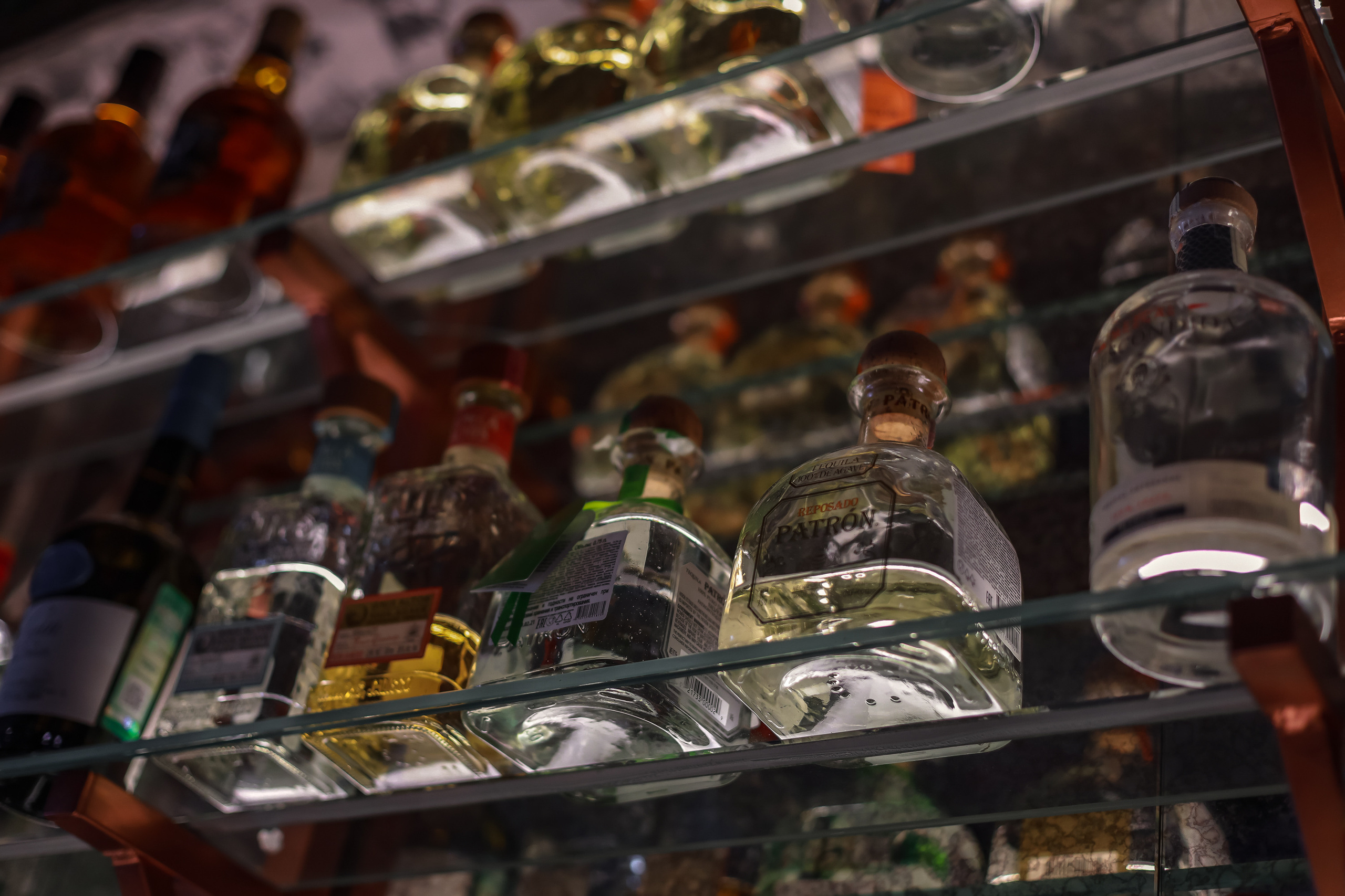 Давно. Бар на Патриарших. Интерьерный фотограф в Москве Роман Потапов