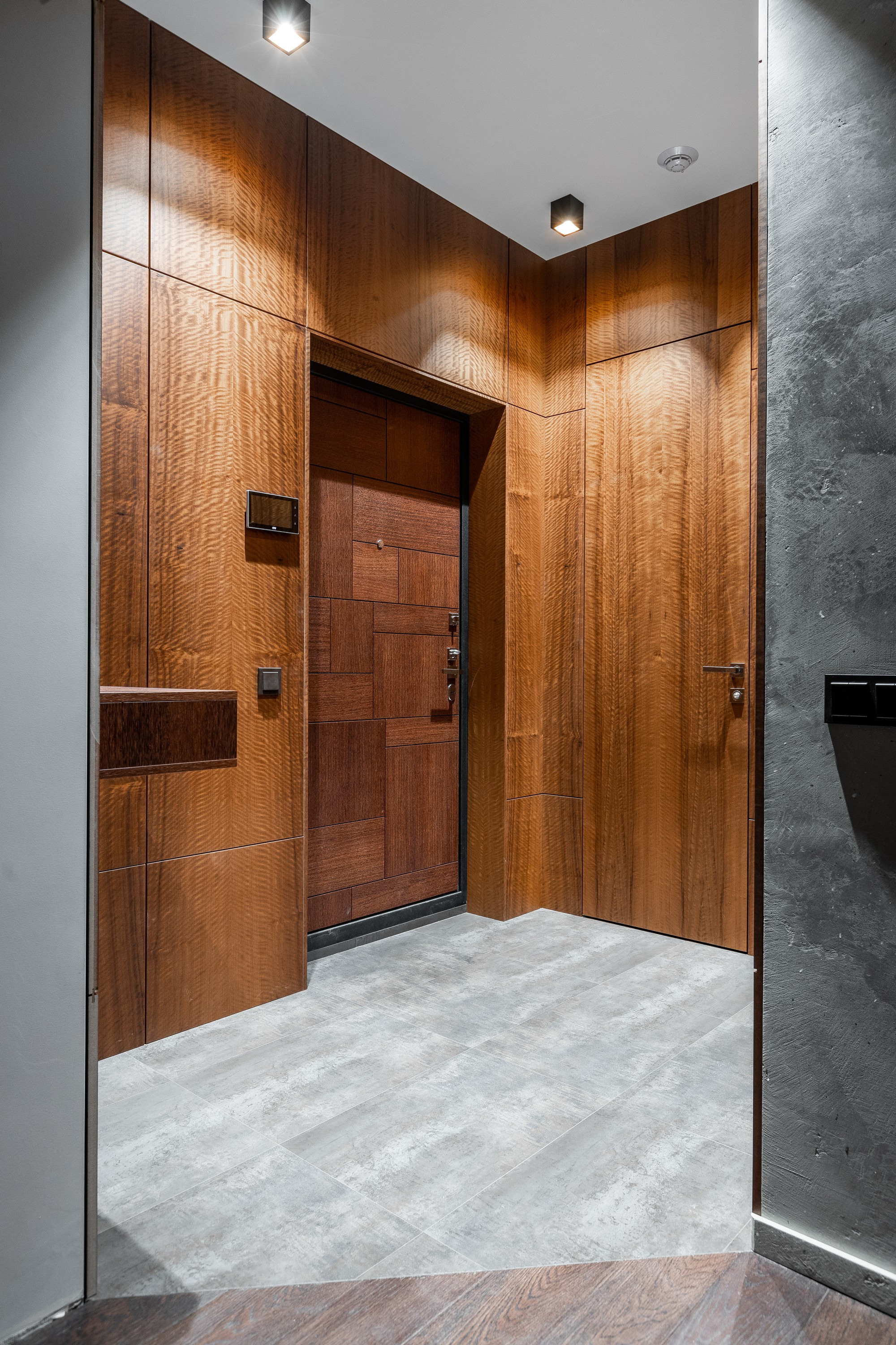 Кухня и двери от компании Reyki Store. Интерьерный фотограф в Москве Роман Потапов