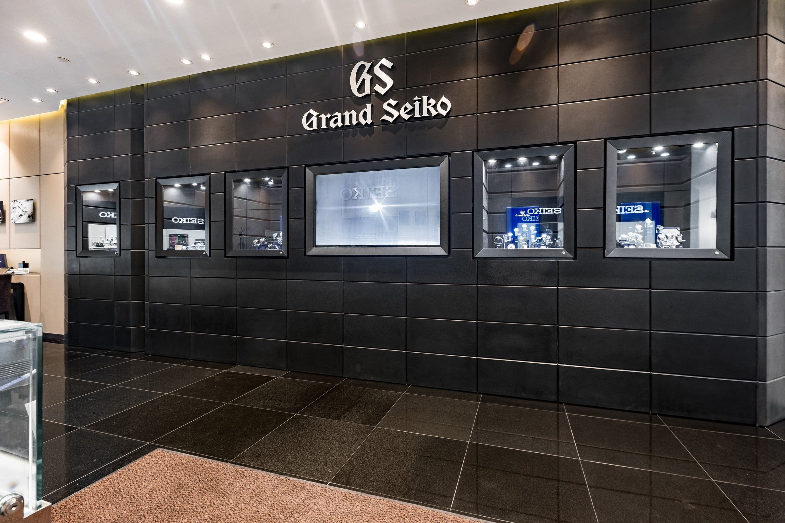 Магазин SEIKO на Никольской. Интерьерный фотограф в Москве Роман Потапов