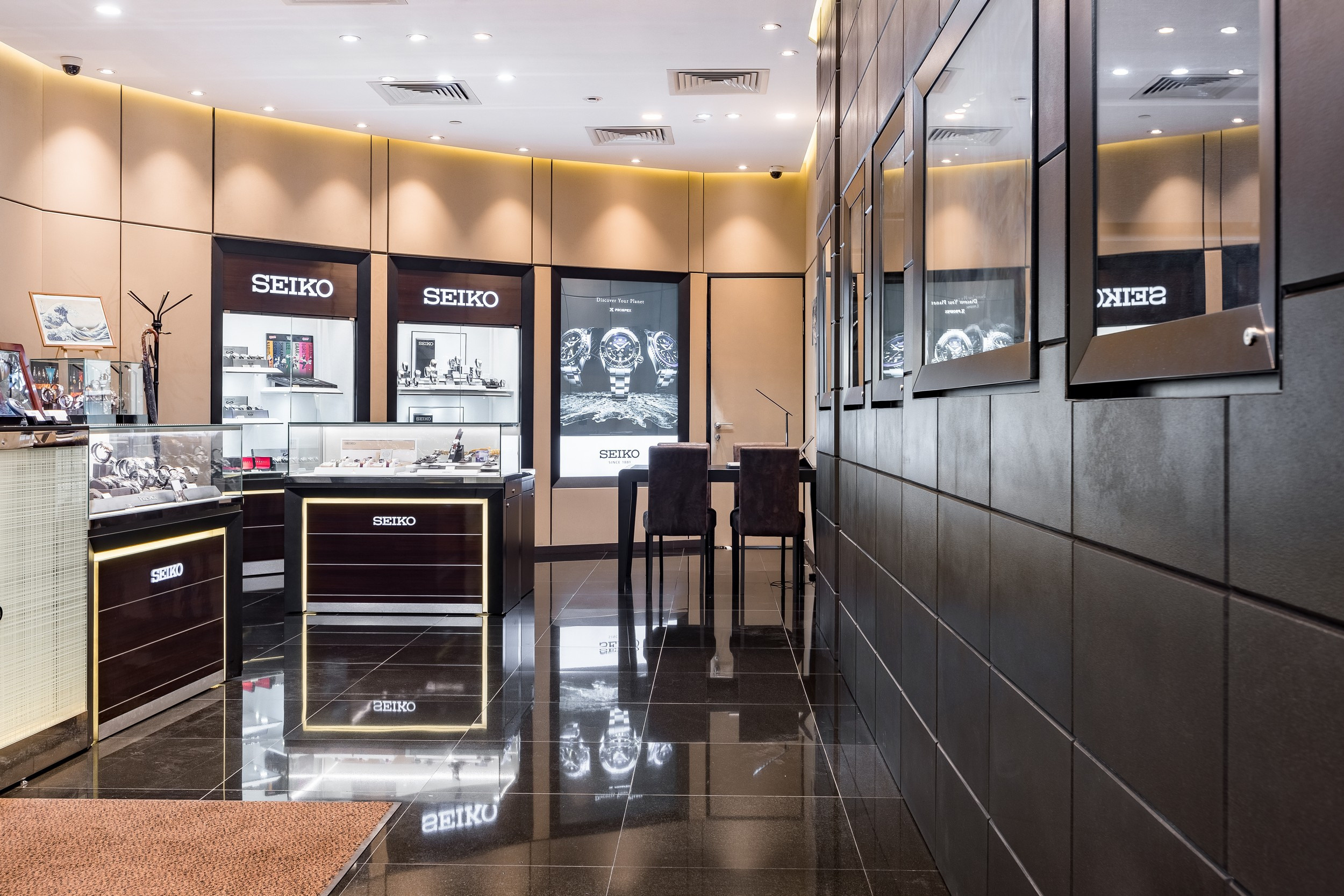 Магазин SEIKO на Никольской. Интерьерный фотограф в Москве Роман Потапов