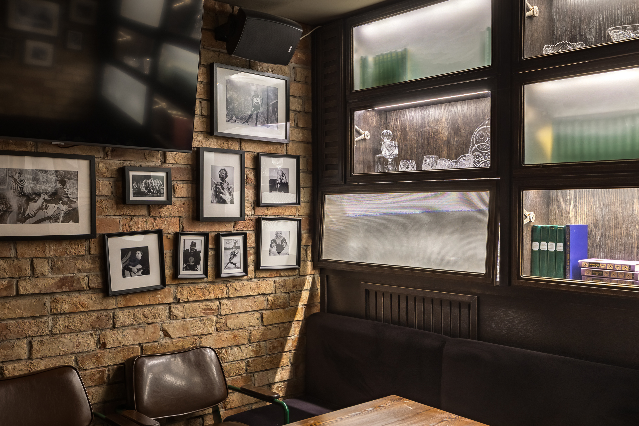 Давно. Бар на Патриарших. Интерьерный фотограф в Москве Роман Потапов