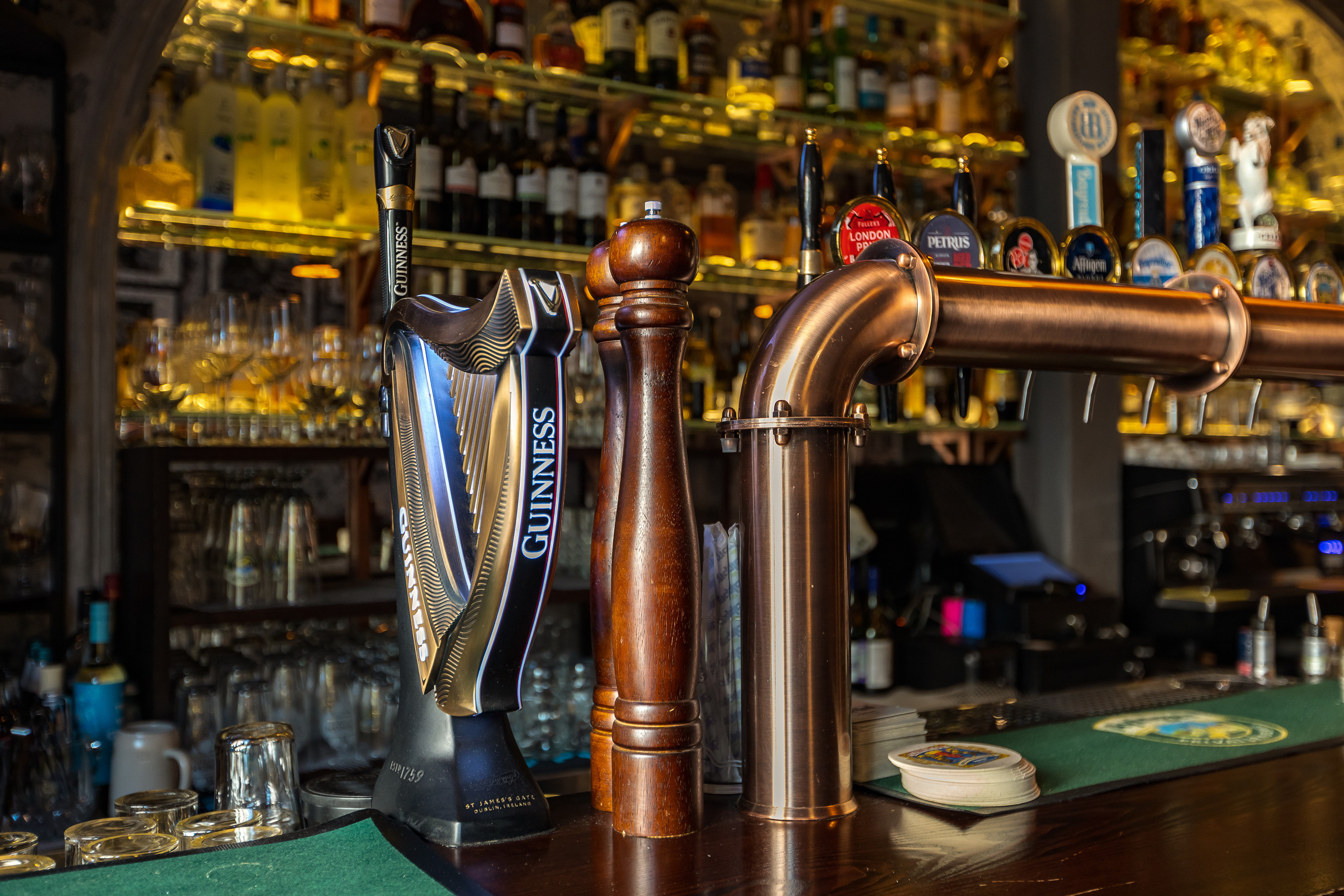 Давно. Бар на Патриарших. Интерьерный фотограф в Москве Роман Потапов