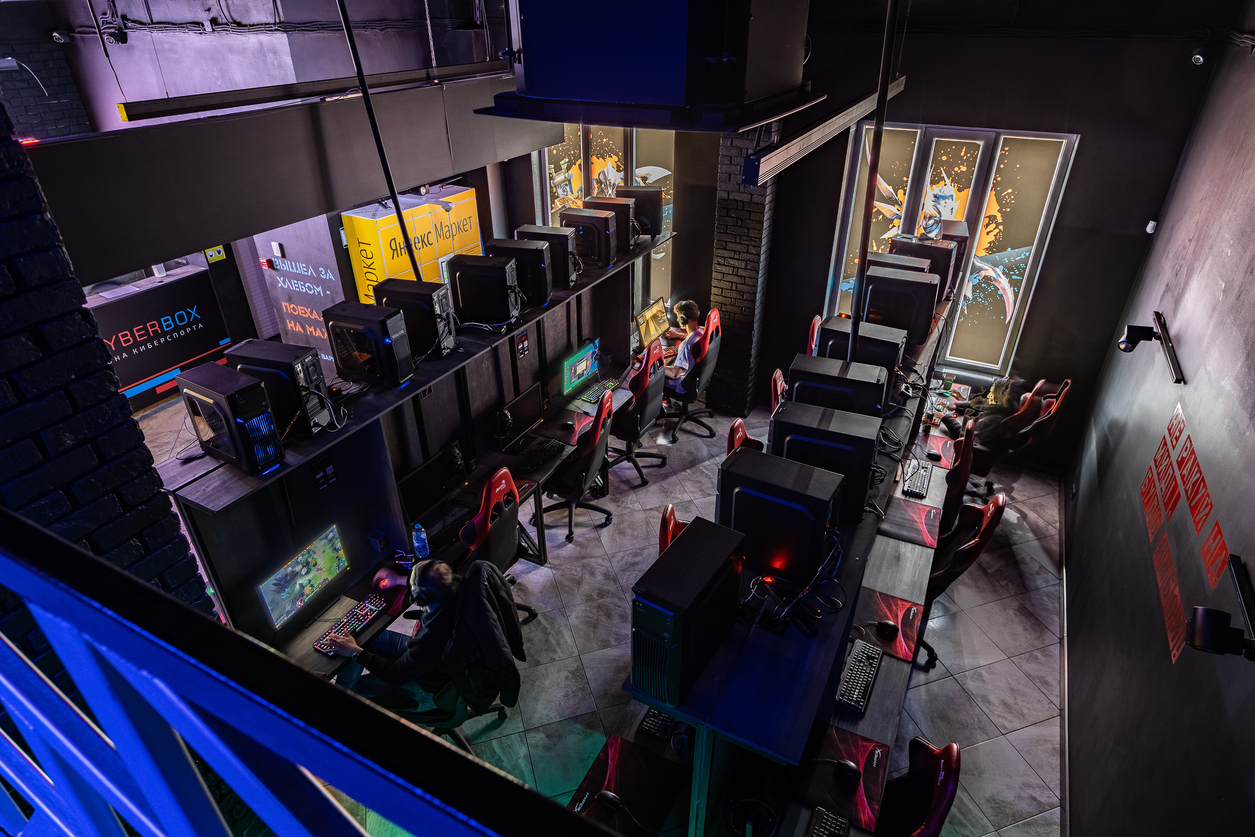 Интерьерная фотосъемка компьютерного клуба. Интерьерный фотограф в Москве Роман Потапов