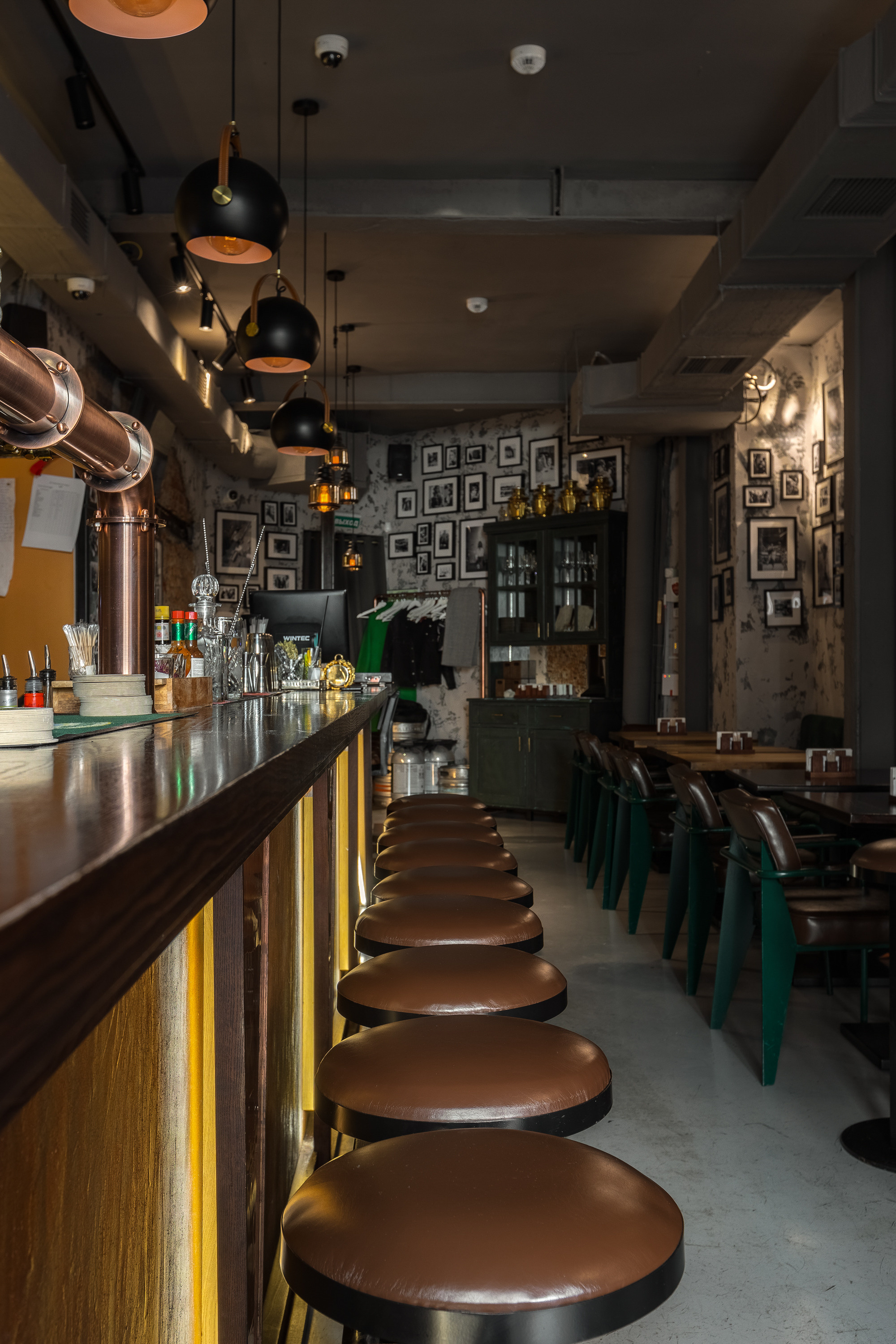 Давно. Бар на Патриарших. Интерьерный фотограф в Москве Роман Потапов