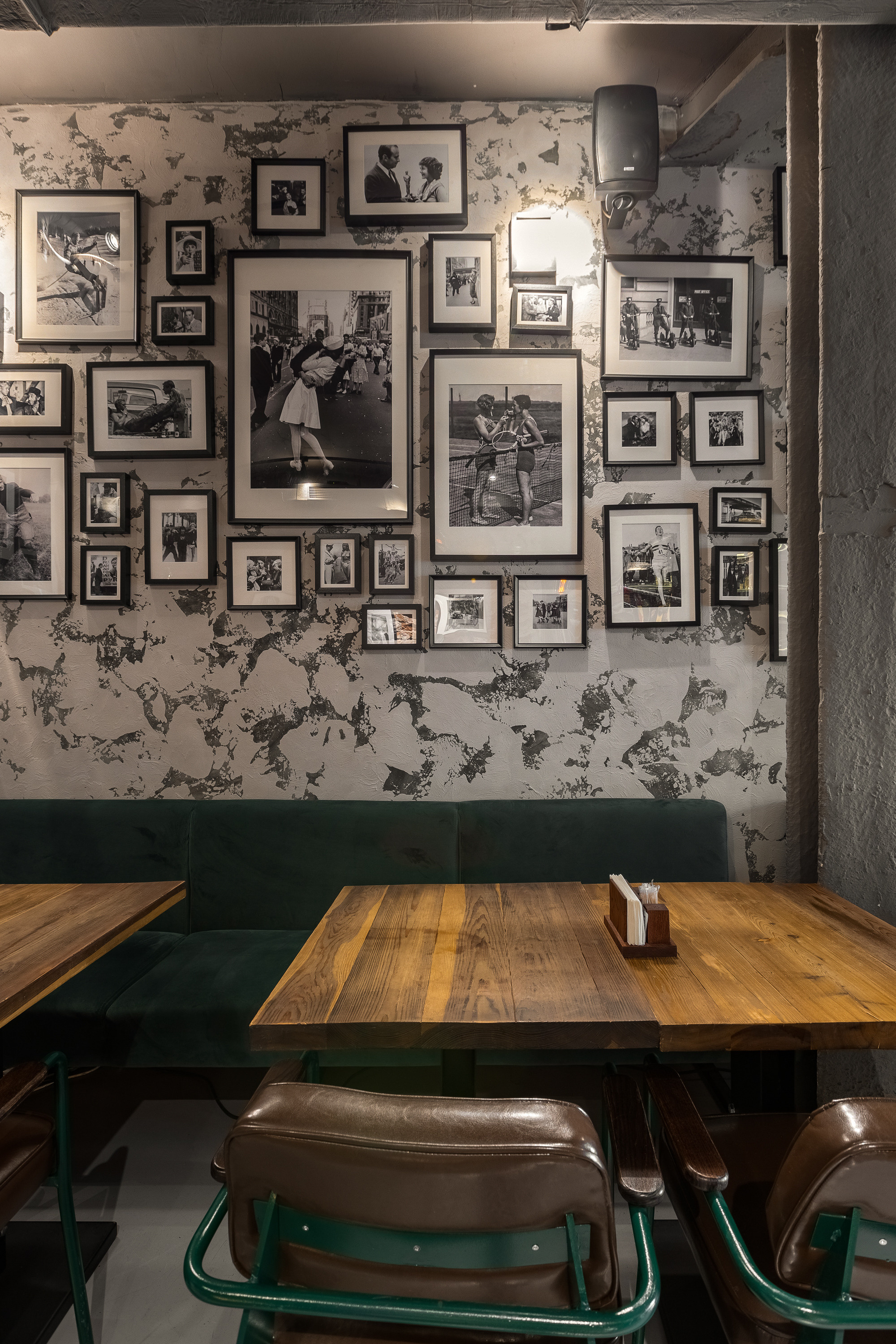 Давно. Бар на Патриарших. Интерьерный фотограф в Москве Роман Потапов
