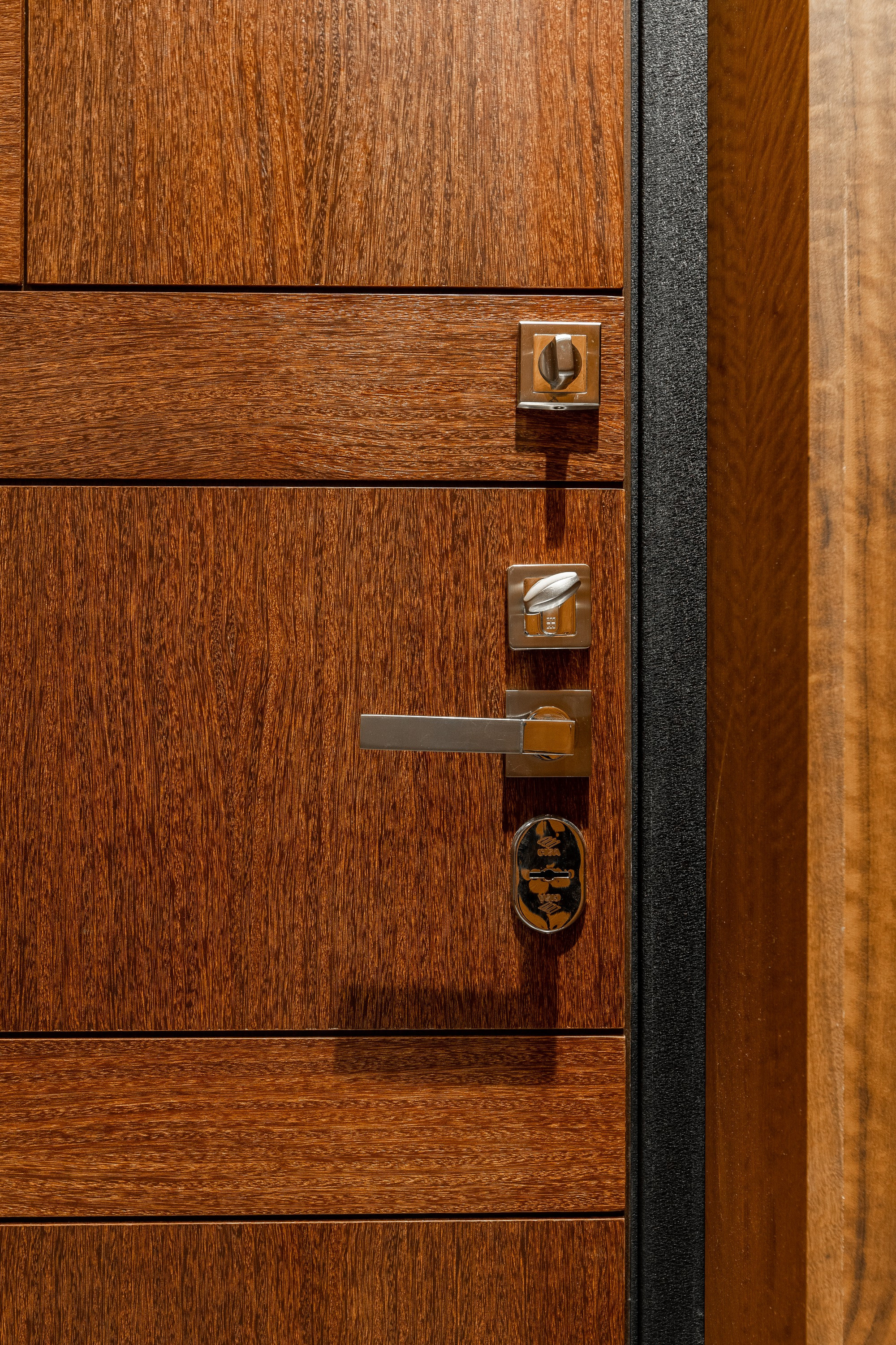 Кухня и двери от компании Reyki Store. Интерьерный фотограф в Москве Роман Потапов