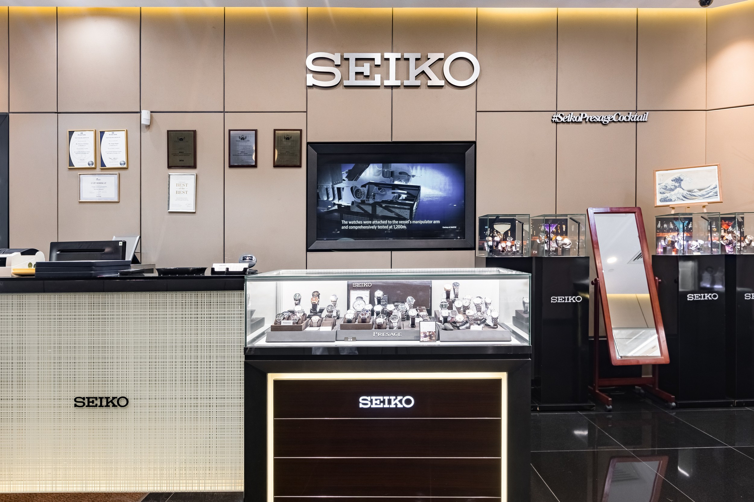 Магазин SEIKO на Никольской. Интерьерный фотограф в Москве Роман Потапов