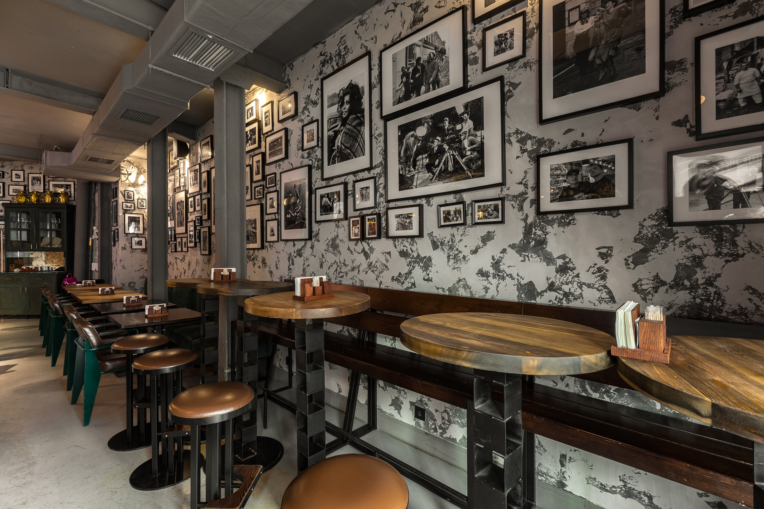 Давно. Бар на Патриарших. Интерьерный фотограф в Москве Роман Потапов