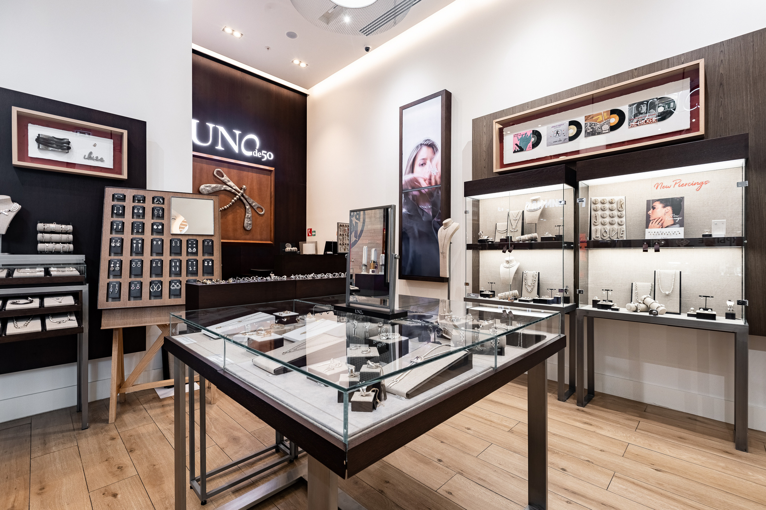 UnoDe50. Интерьерный фотограф в Москве Роман Потапов