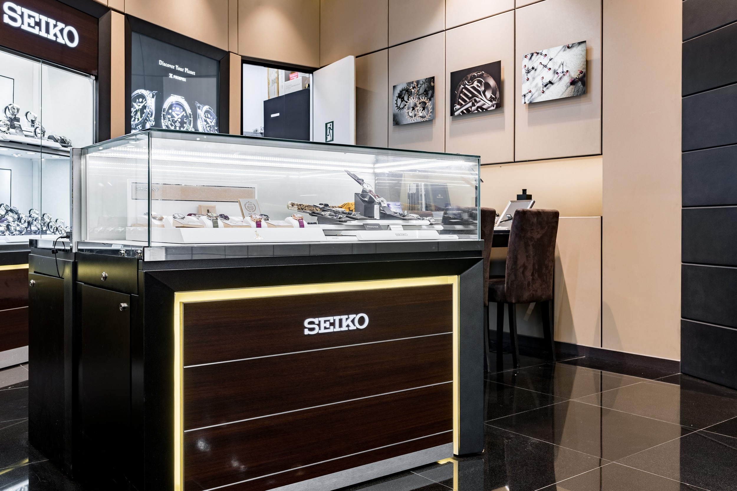 Магазин SEIKO на Никольской. Интерьерный фотограф в Москве Роман Потапов