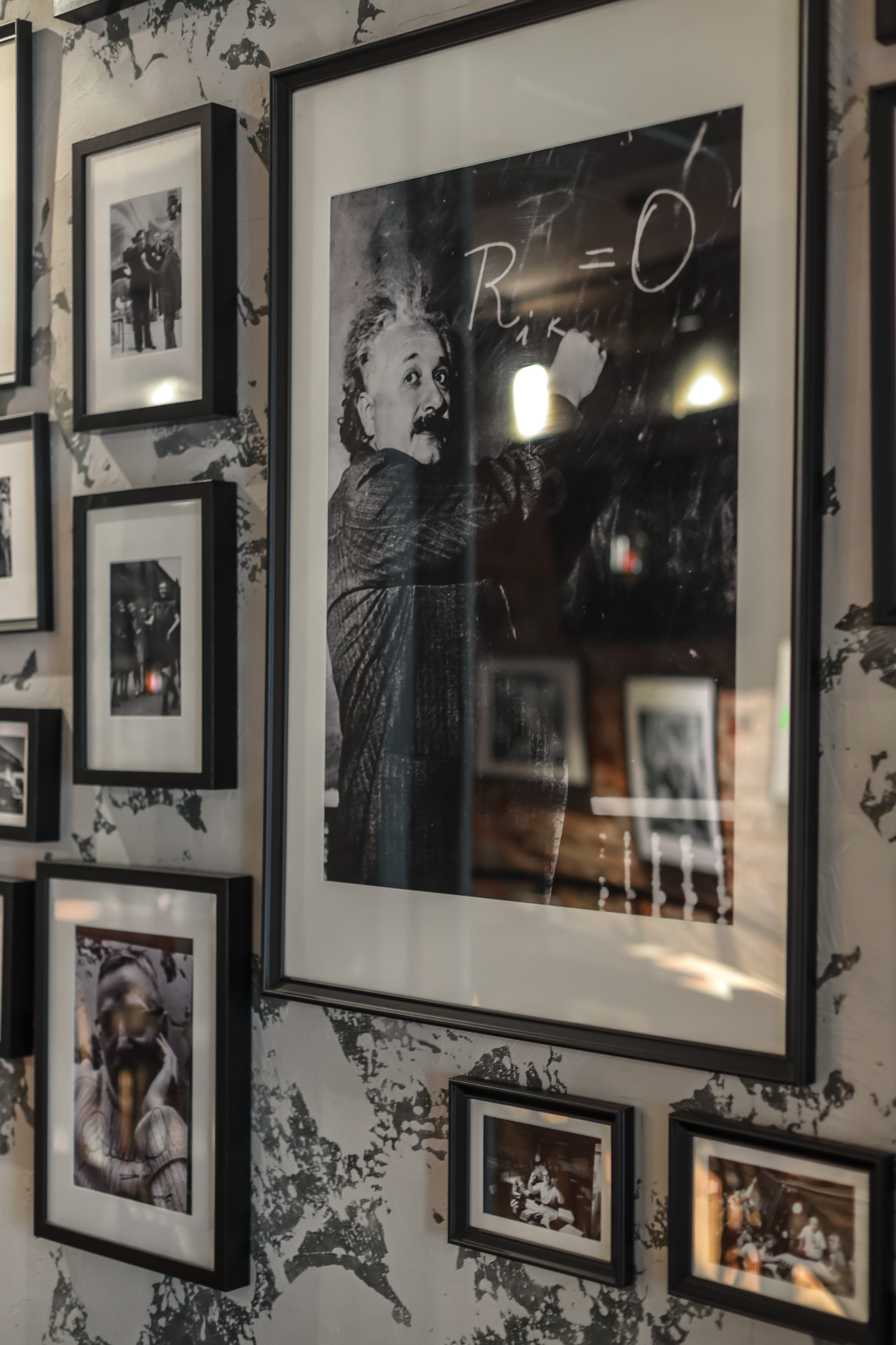 Давно. Бар на Патриарших. Интерьерный фотограф в Москве Роман Потапов