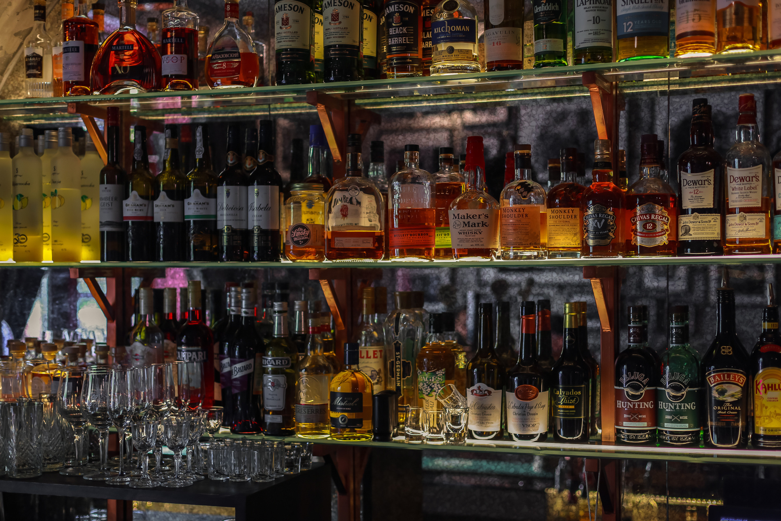 Давно. Бар на Патриарших. Интерьерный фотограф в Москве Роман Потапов