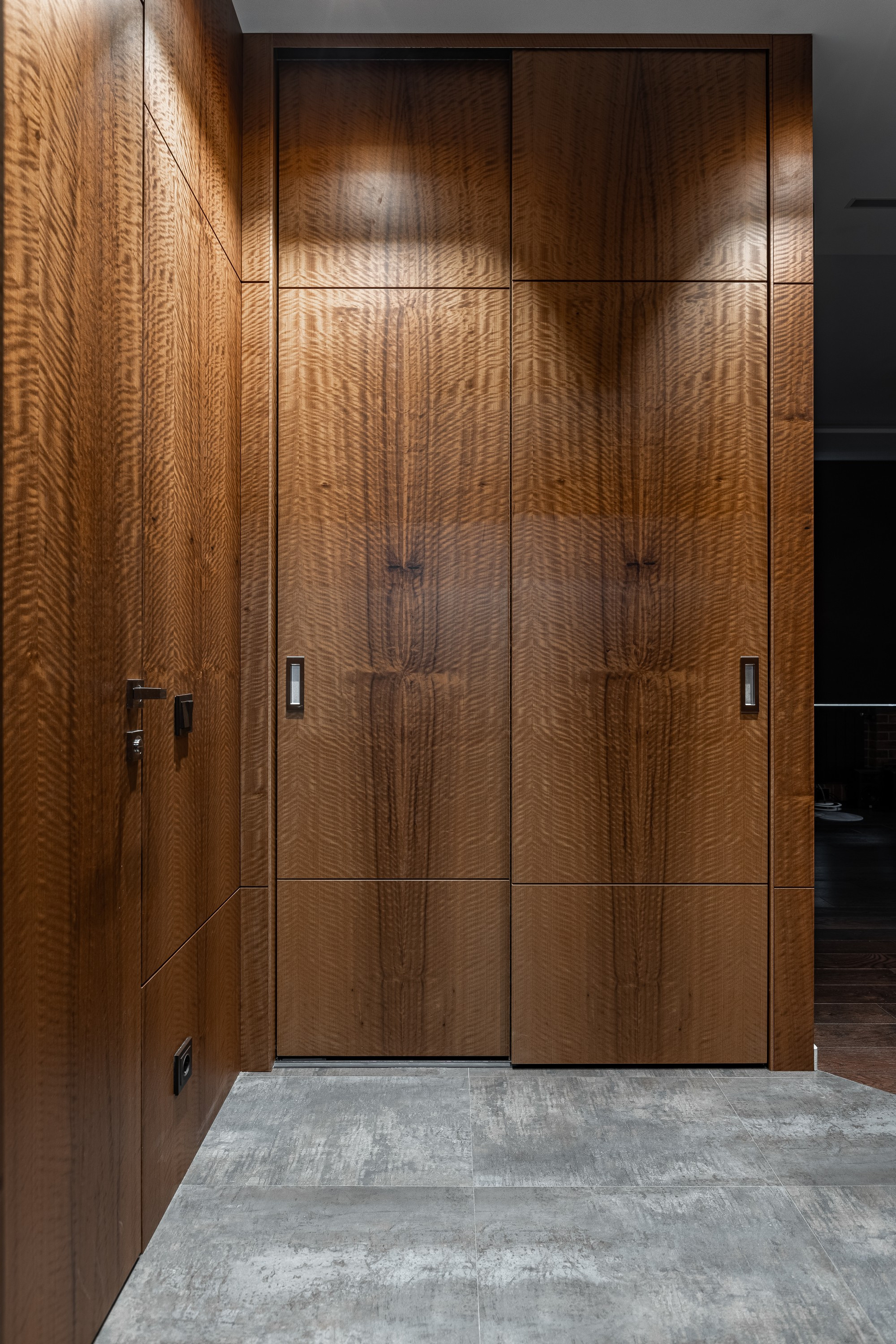 Кухня и двери от компании Reyki Store. Интерьерный фотограф в Москве Роман Потапов