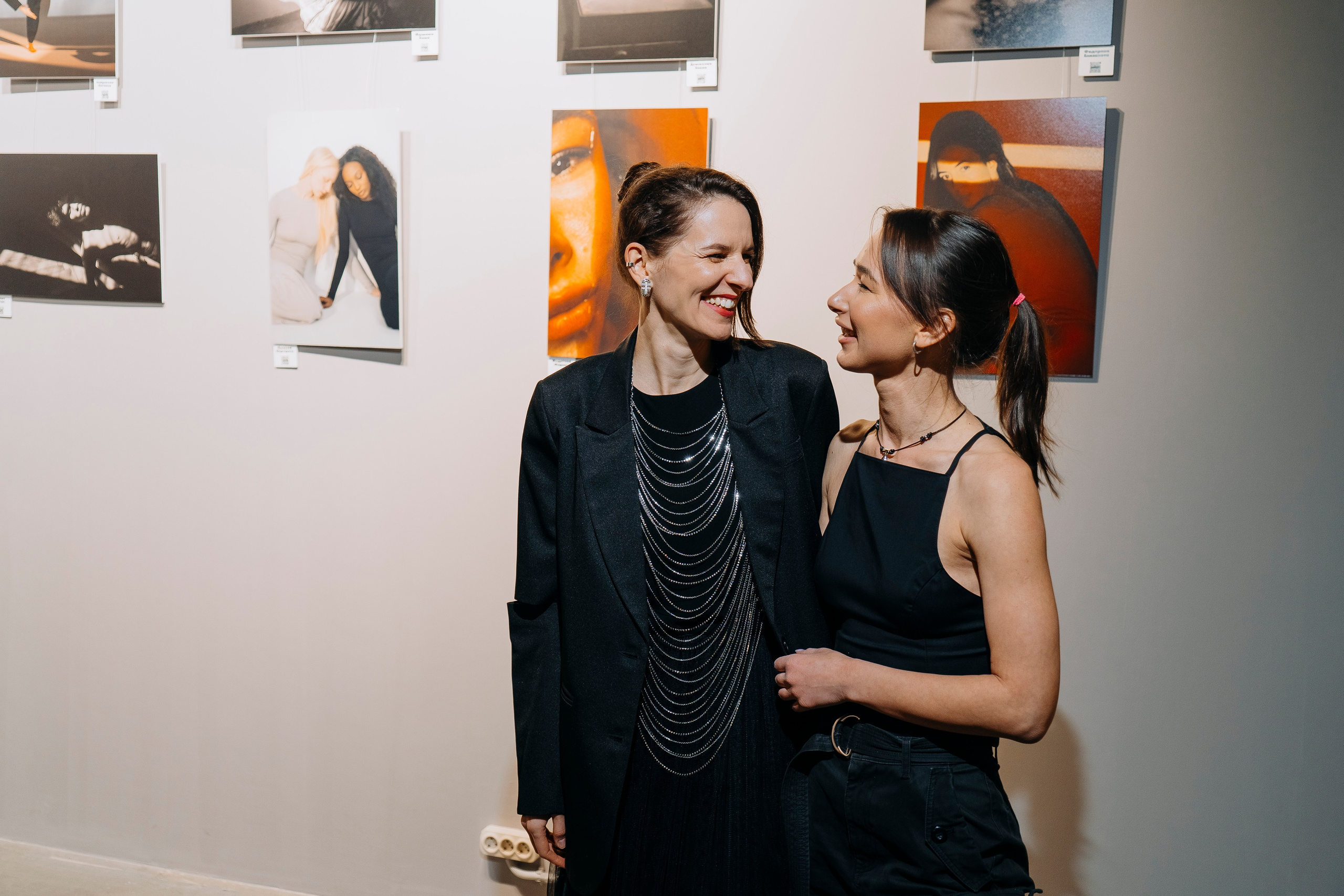 Вернисаж фотовыставки MFamilia «Гармония различий». Организация фотовыставок в Петербурге и Москве, MFamilia (МФамилия)