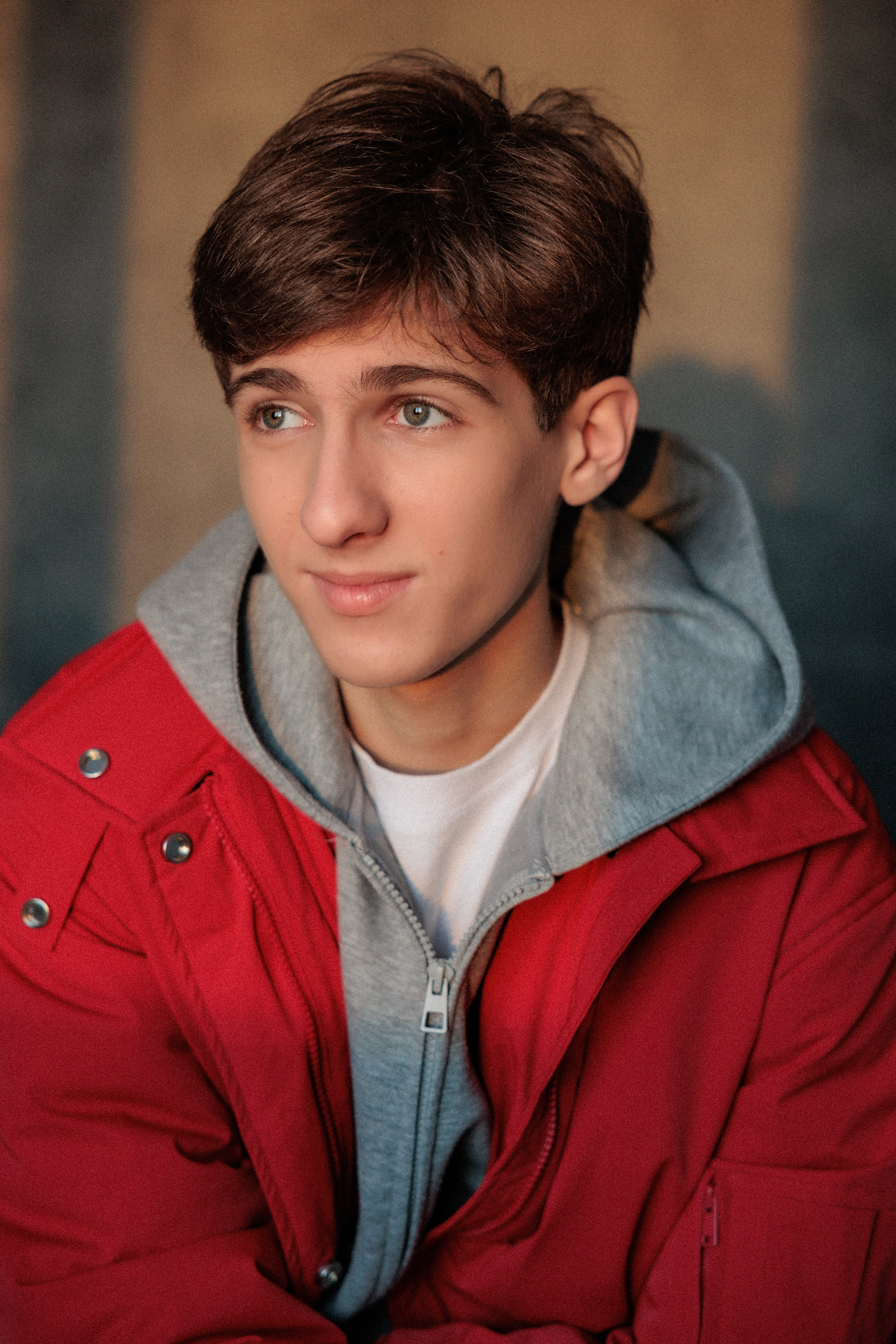 АРТЁМ. Я фотограф из Москвы к Вашим услугам