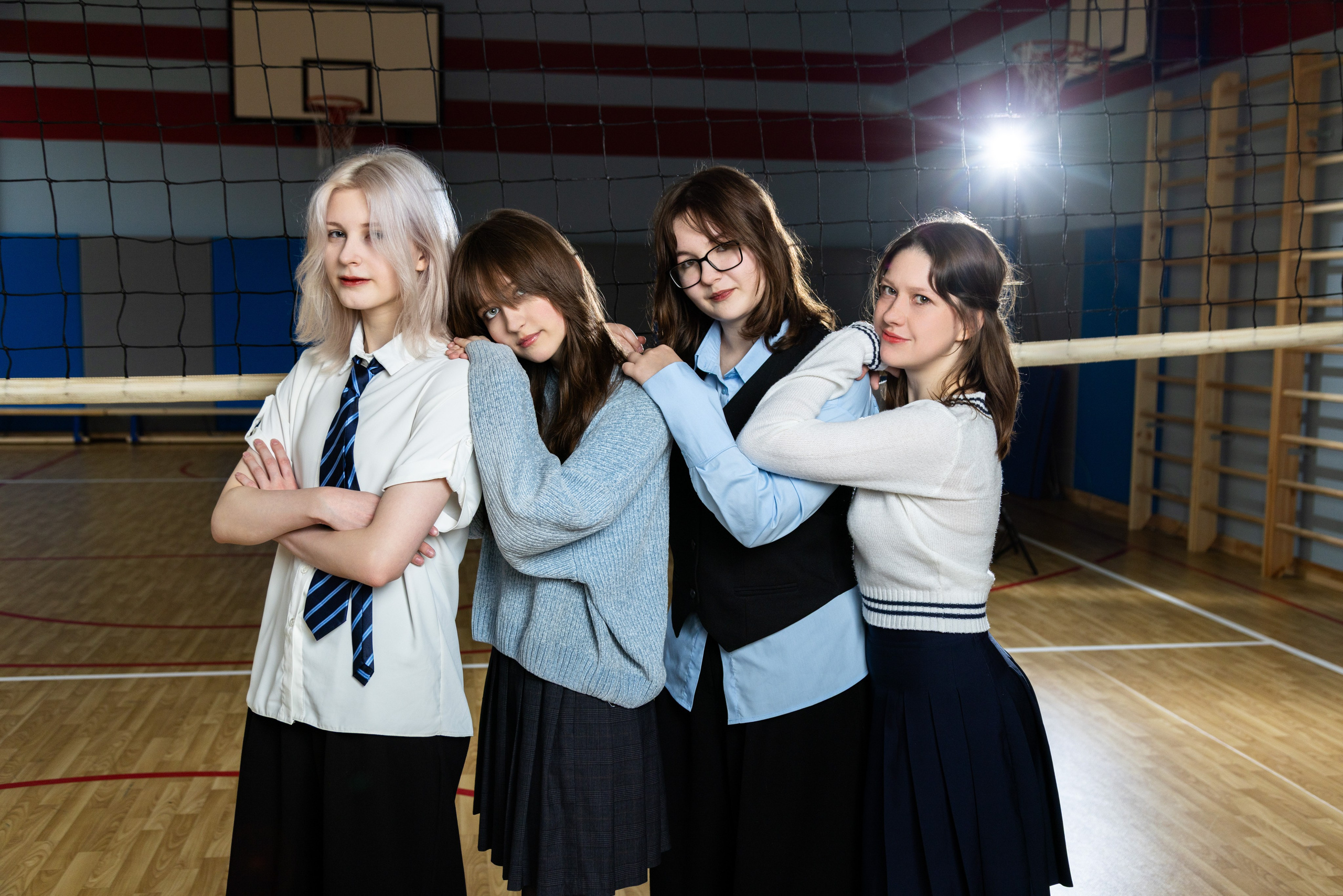 Галерея фотографий для старшей школы. Выпускные фотоальбомы на заказ в Москве. Ксения Фоломкина