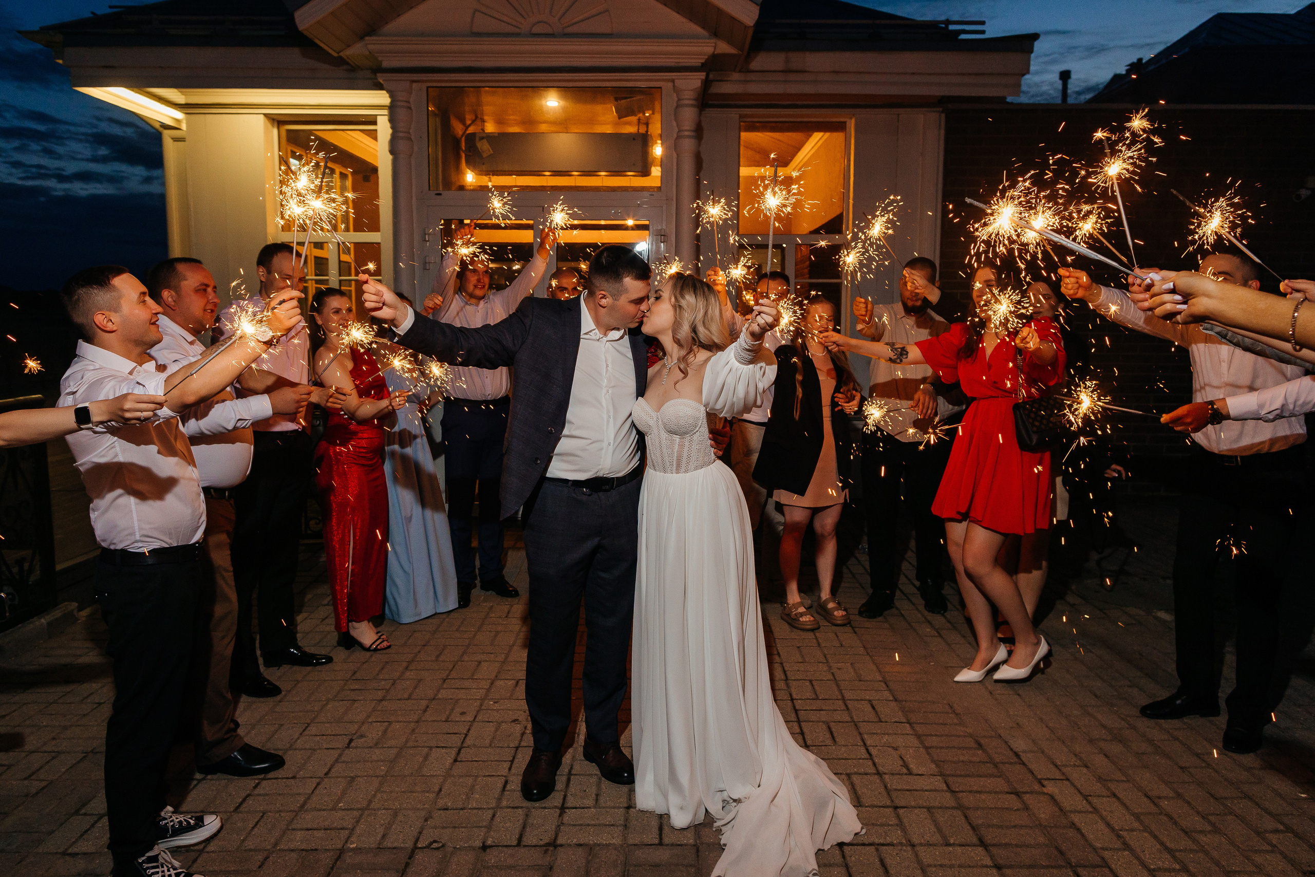 Грандиозное свадебное событие в уютном ресторане. Олег Сверчков | Свадебный фотограф Вологда