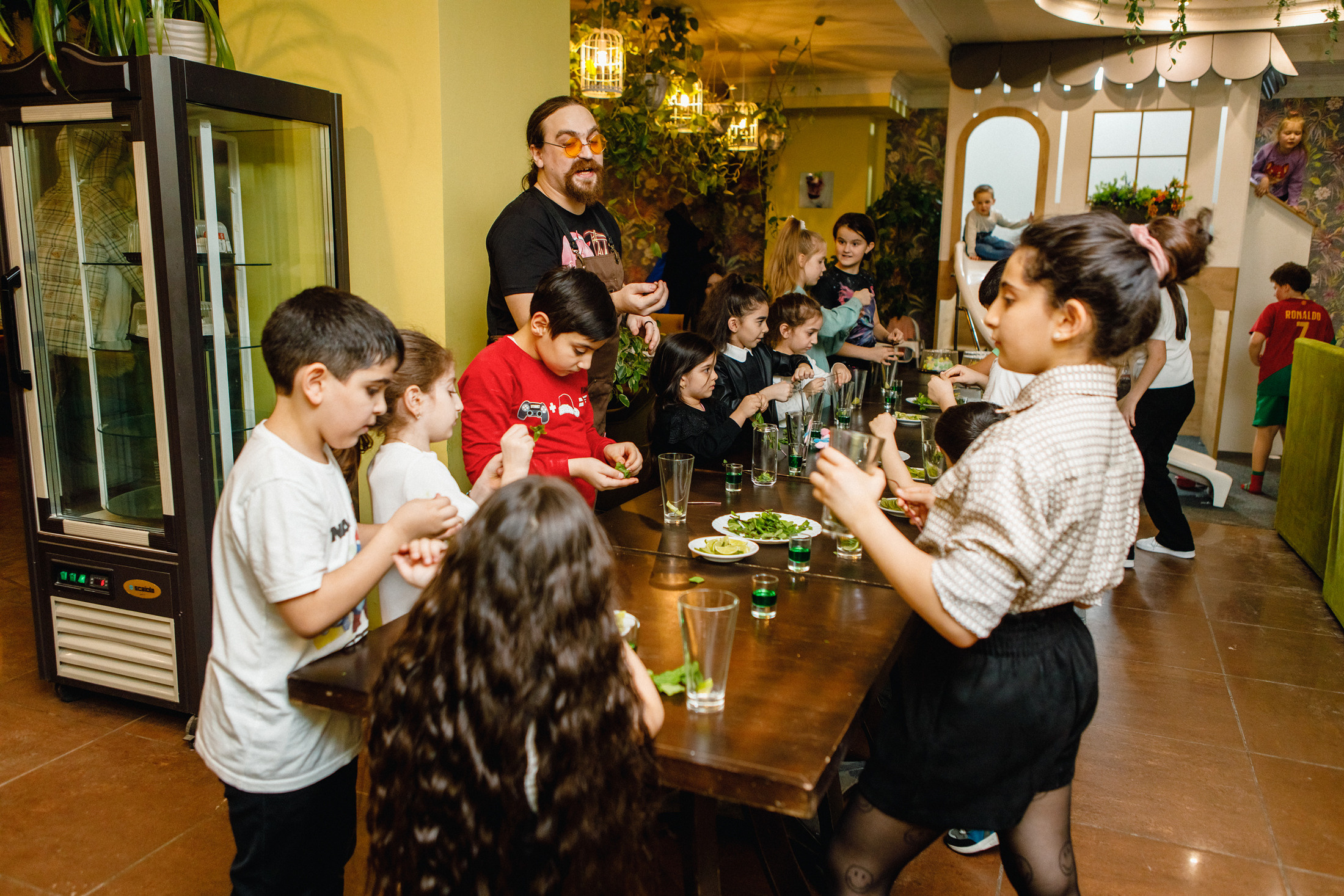 Алина 11 лет. Кафе «Четыре сыра». Фотографы в городе Волгограде — Людмила Агеева и Алексей Околелов