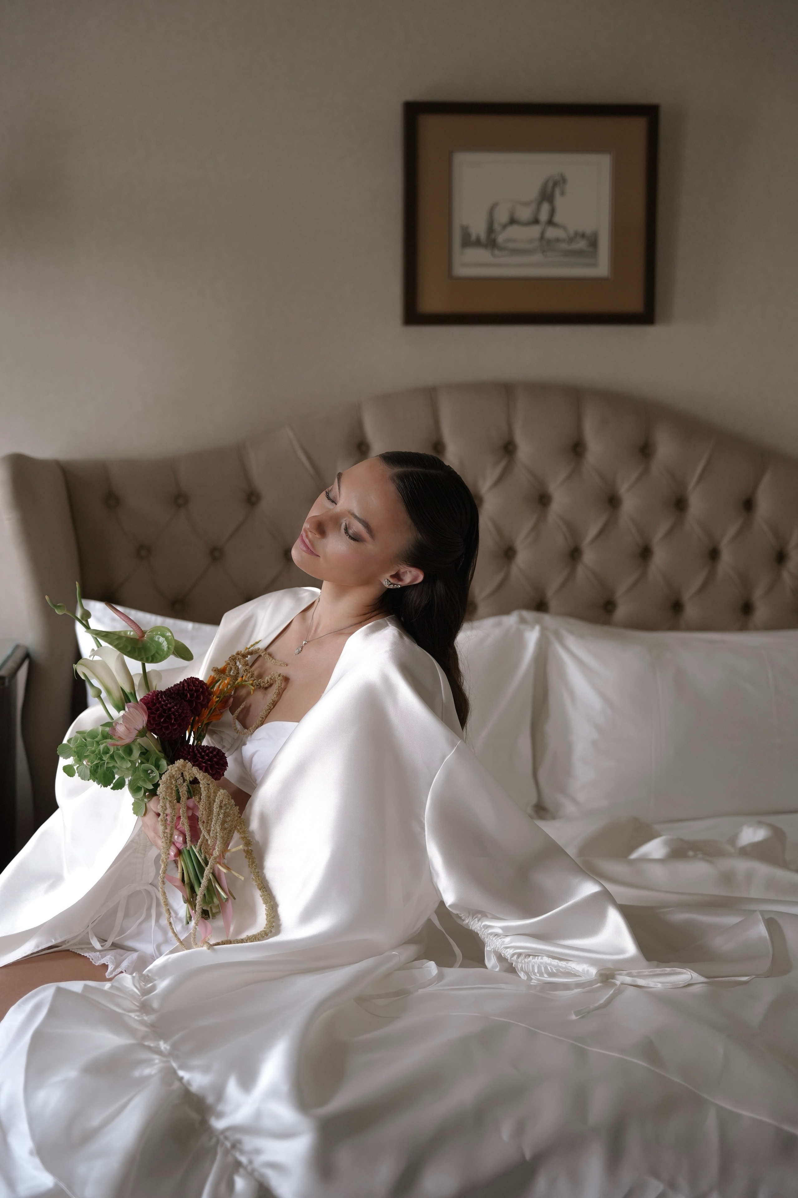 Свадебная фотосессия утра невесты и жениха в отеле Амбассадори