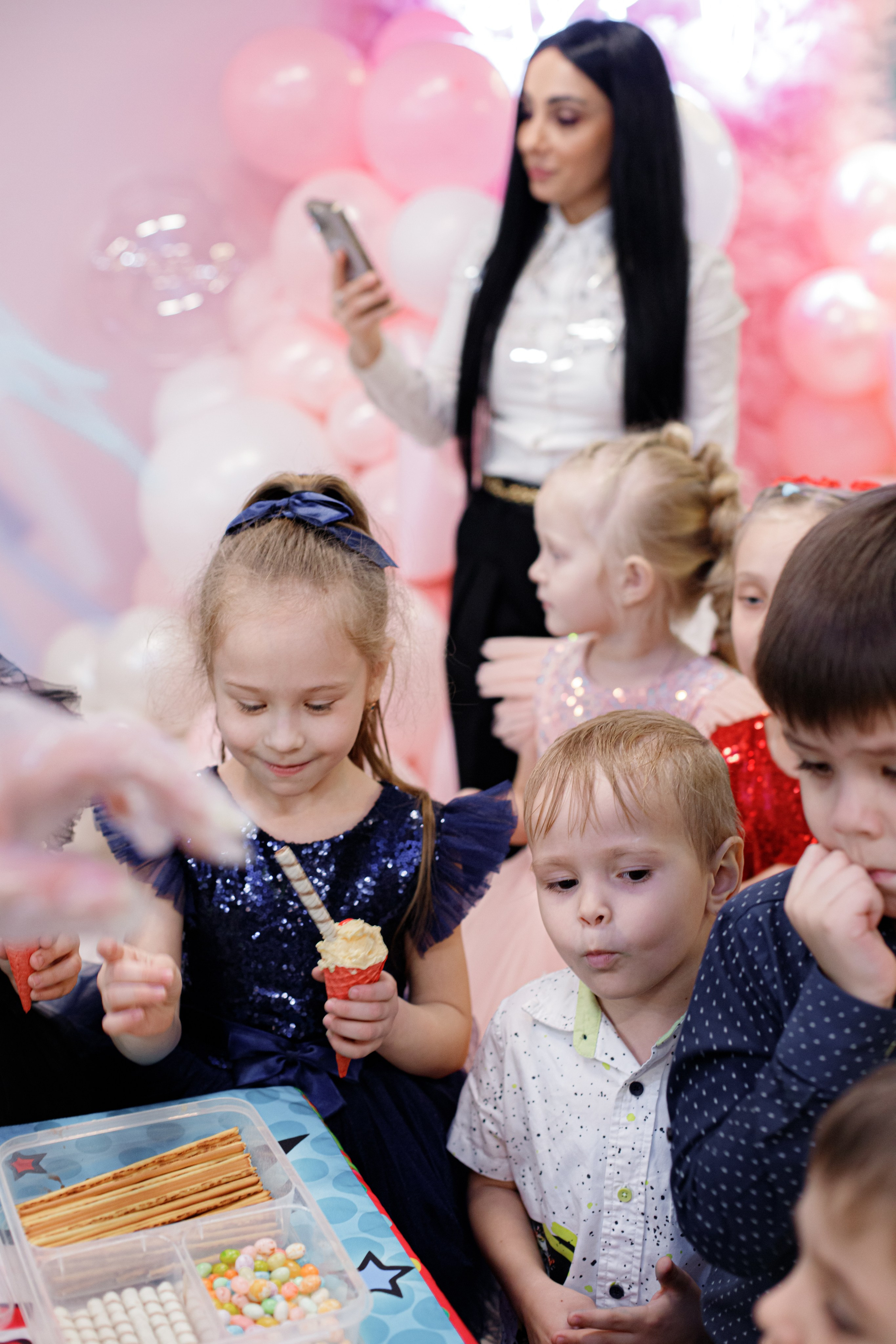 ASIA'S BIRTHDAY PARTY. Photokarish