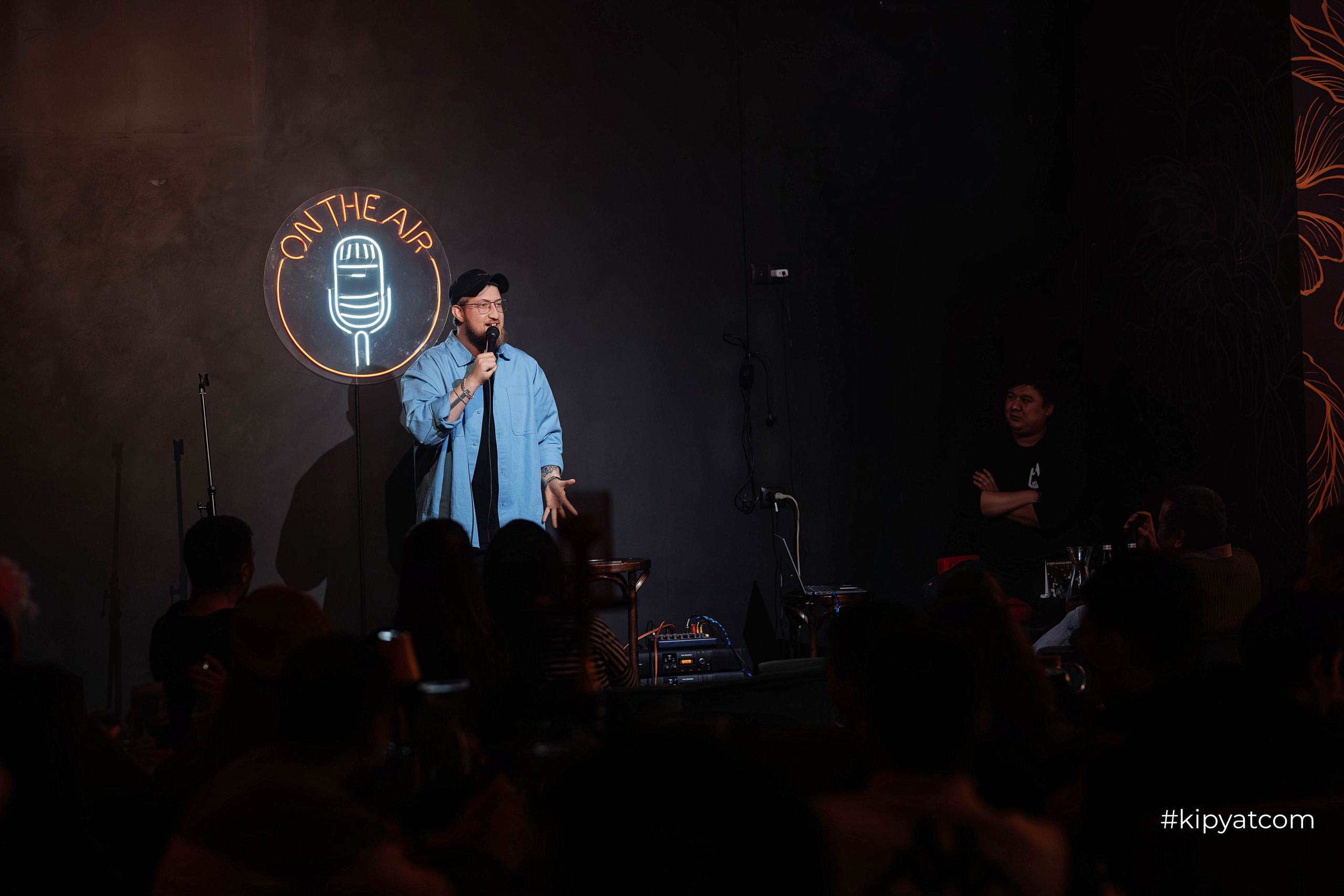 Сольный стендап концерт Александра Меркуль