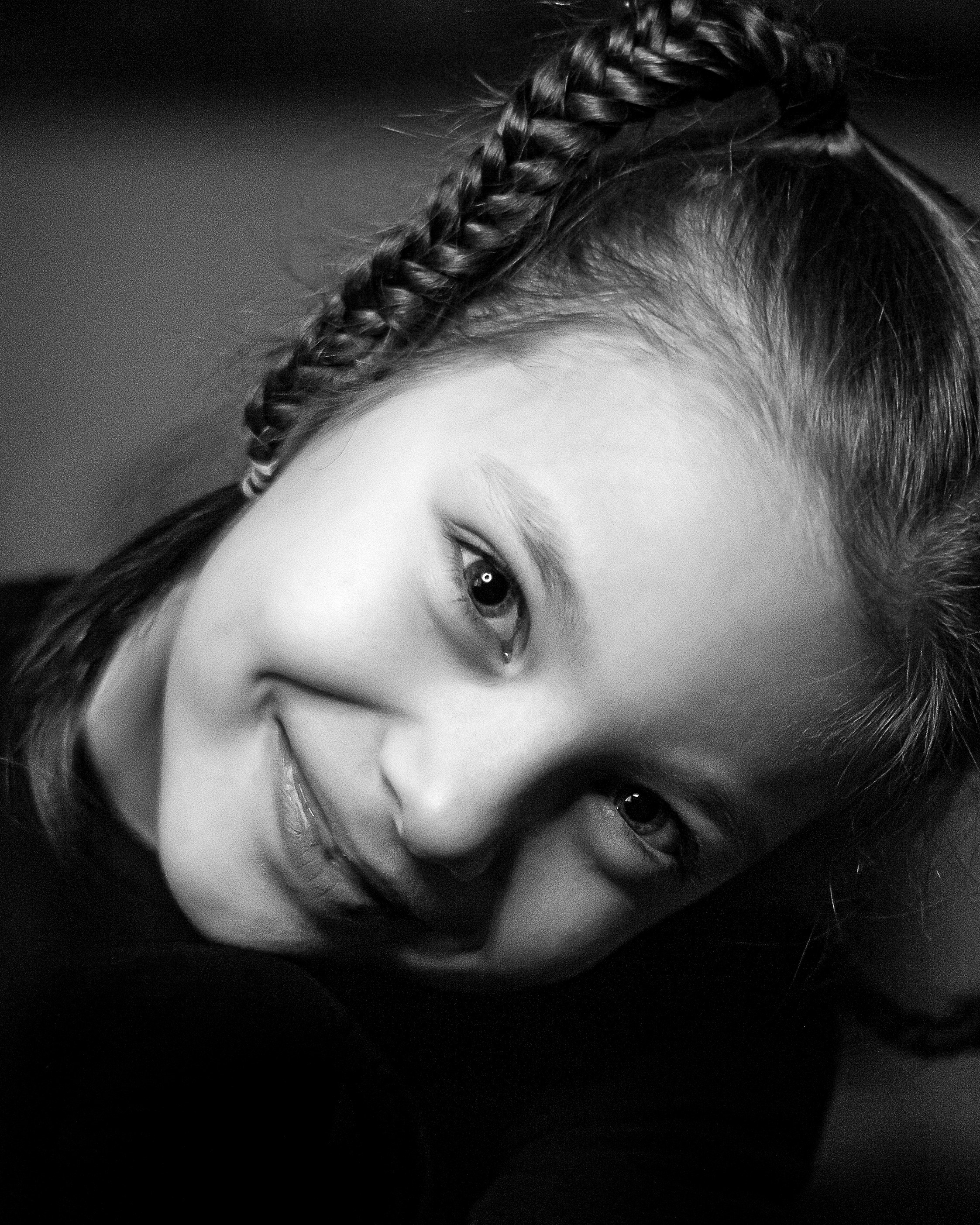 Крупный план лица ребенка с улыбкой