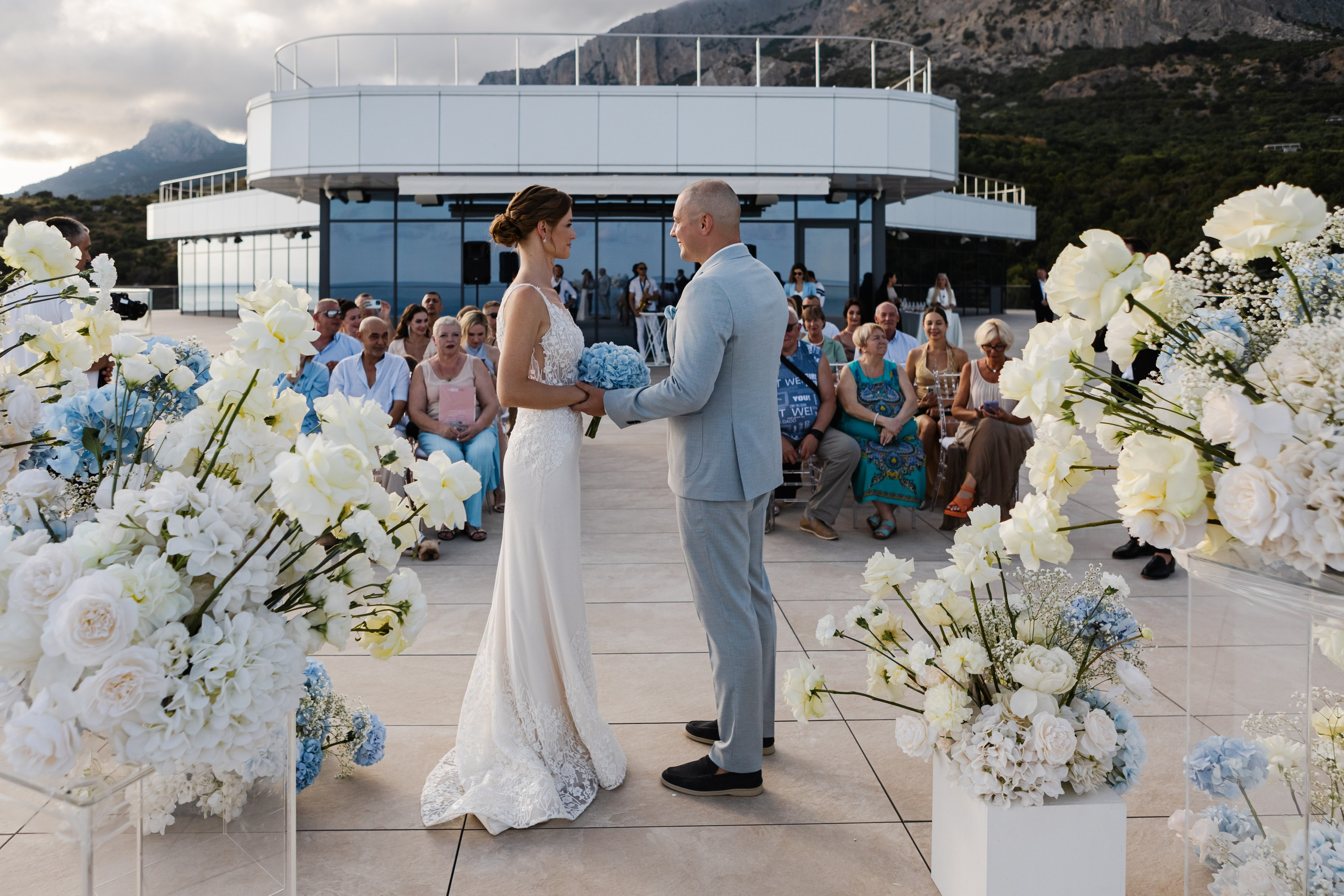 Свадьба Артёма и Юли в отеле Luciano Foros в Крыму. Свадебный фотограф, фотосъемка в Крыму, Севастополе, Симферополе, Ялте