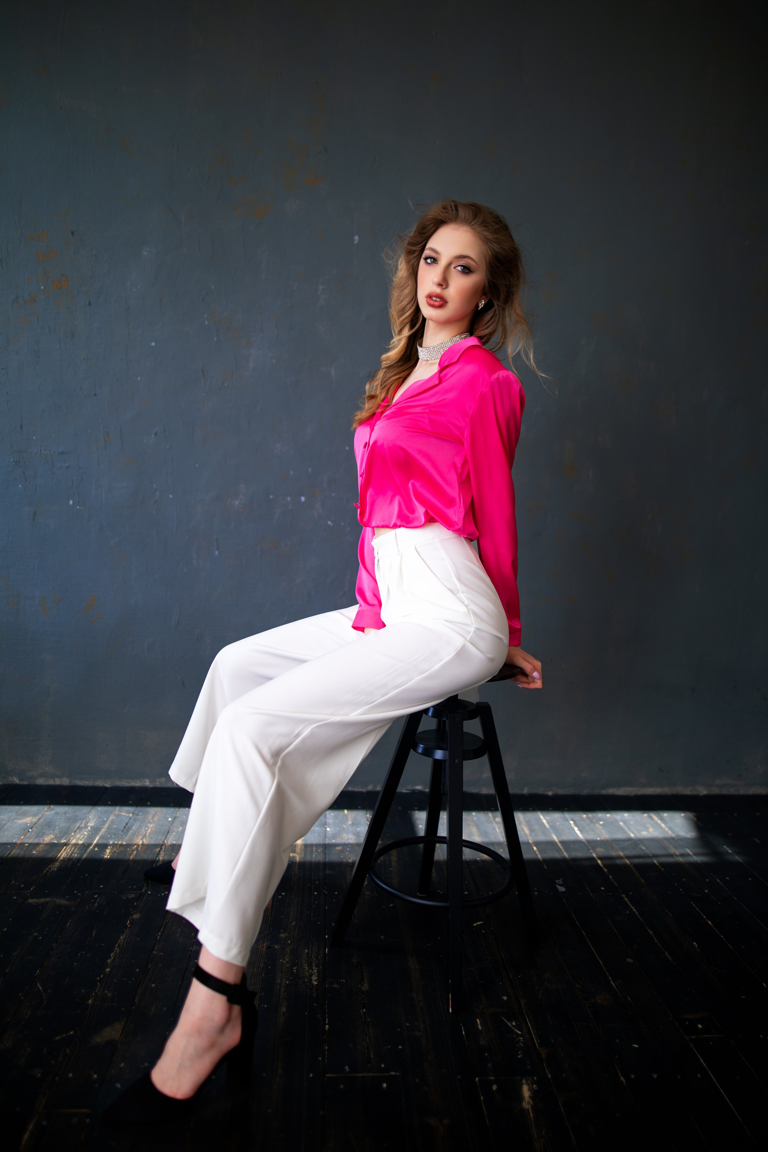 Съемка с Ксенией в студии с минимальным интерьером в формате для «себя»