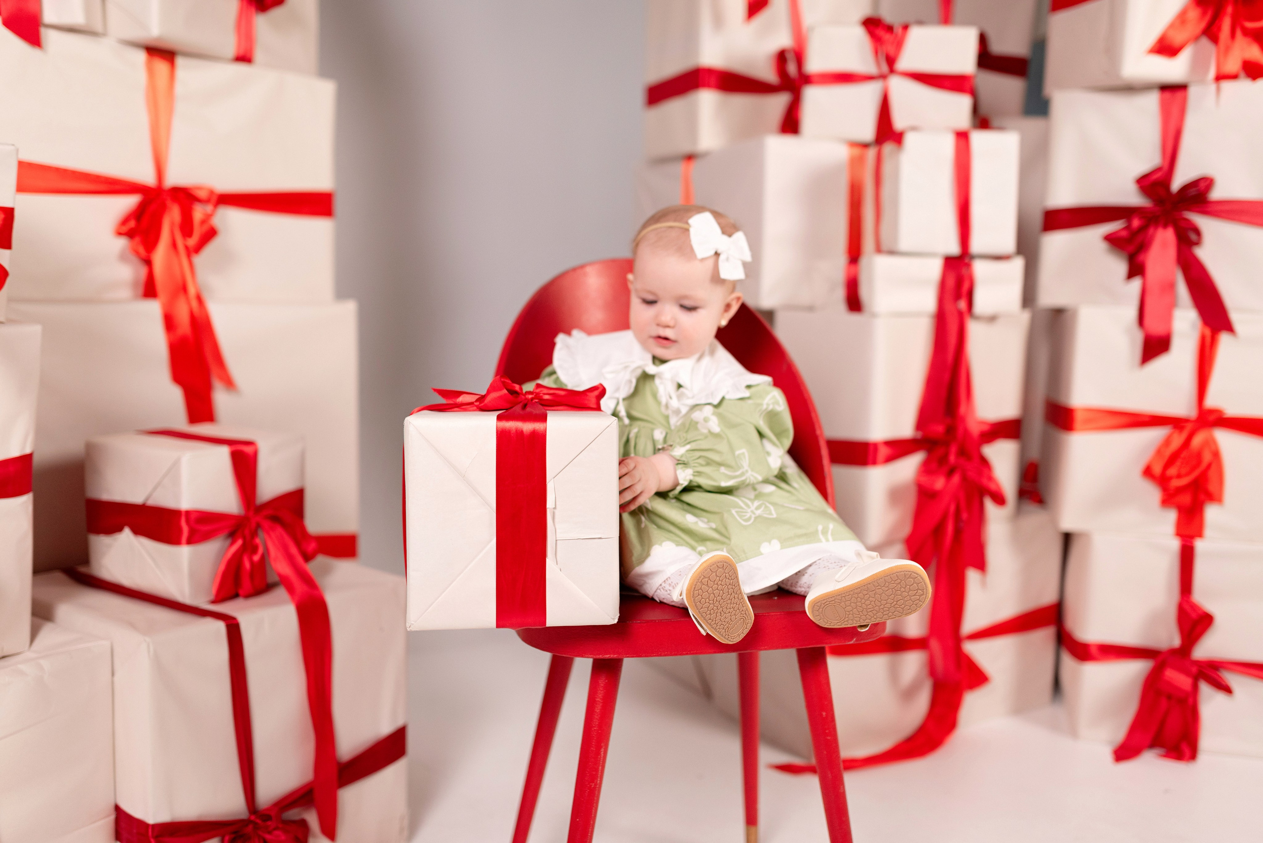 Семейная фотосессия в зале Невский фотостудии Питер. Детский и семейный фотограф в Сургуте и Нефтеюганске Анна Старцева