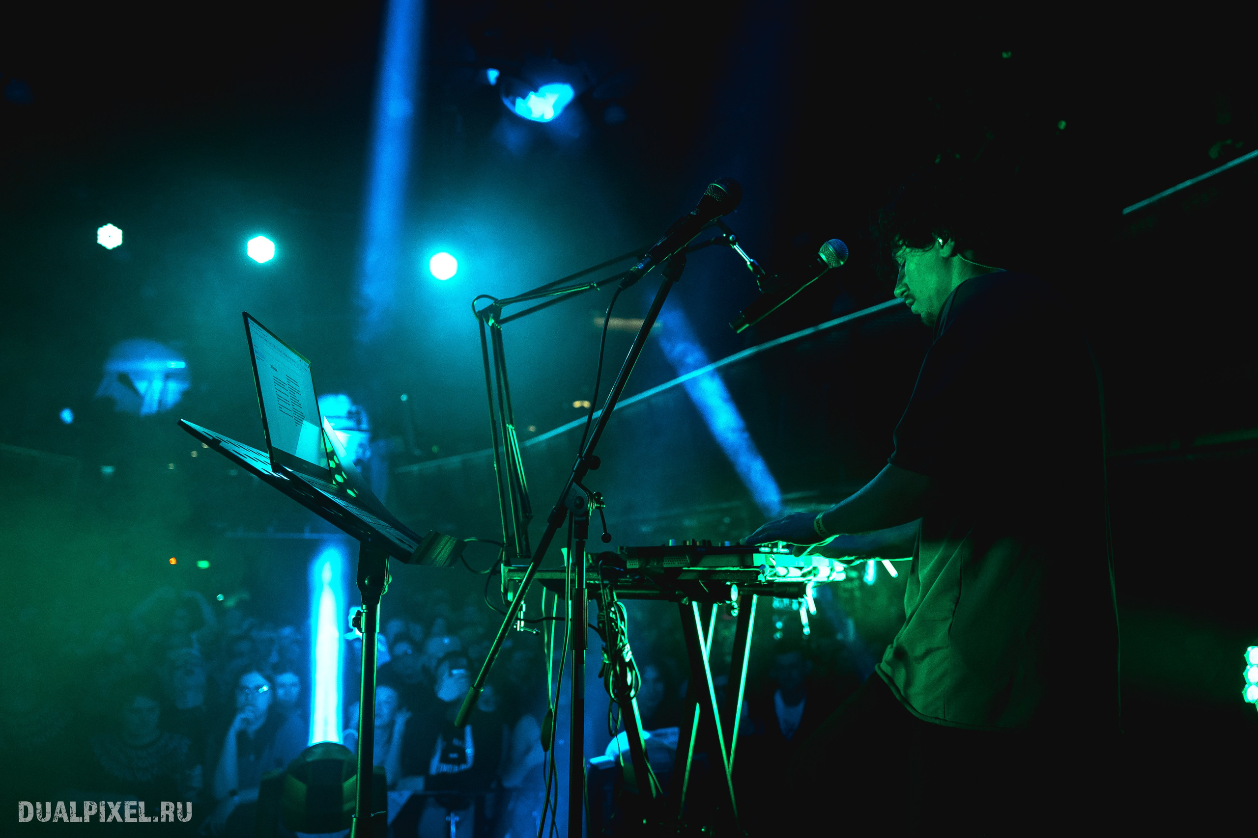 DenDerty концерт в Москве 30.03.2025. Магия музыки в кадре: Концертная Фотография