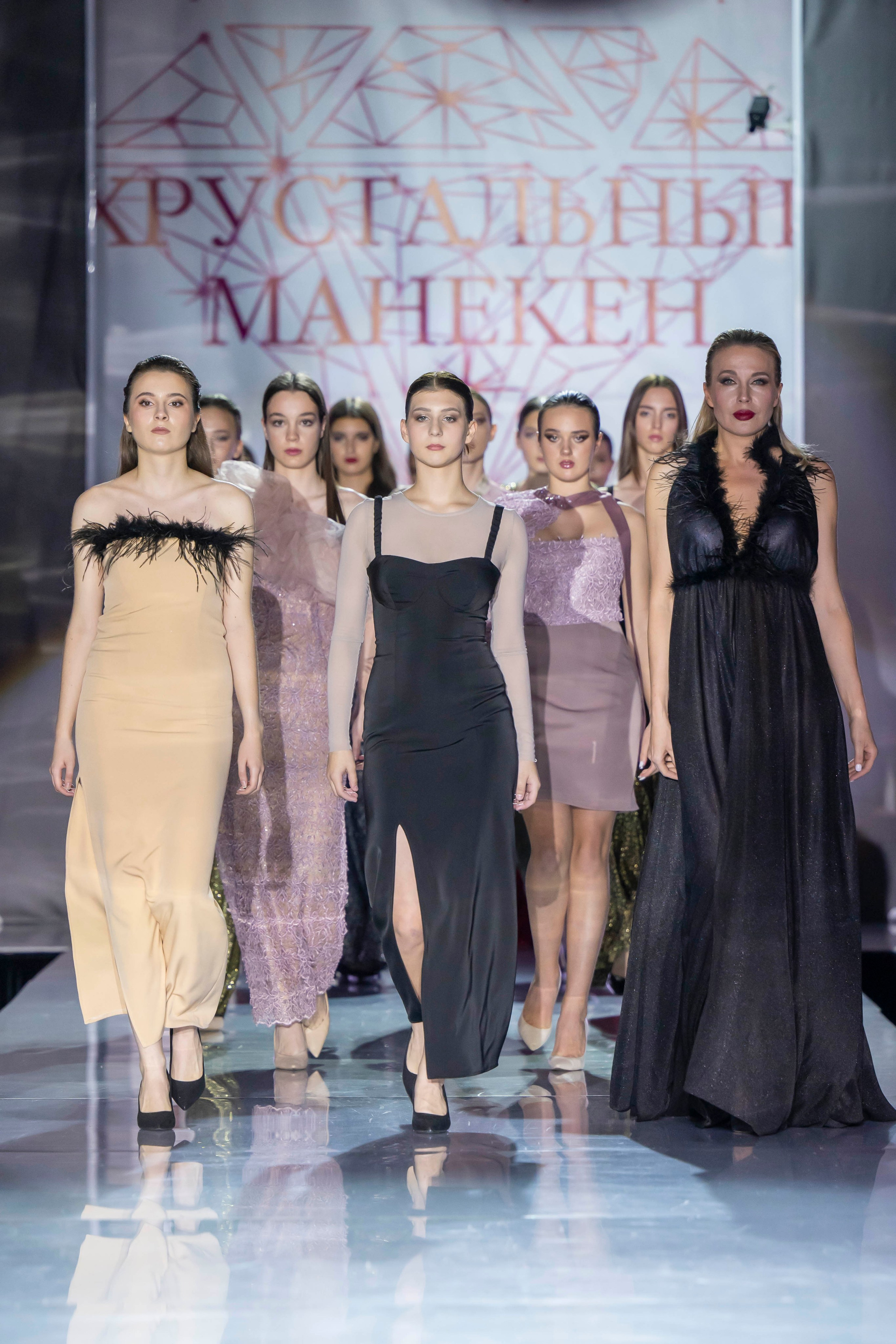 Конкурс дизайнеров «Хрустальный манекен». Фотограф для модных показов. Fashion фотограф. Неделя моды в Москве. Неделя моды в Екатеринбурге