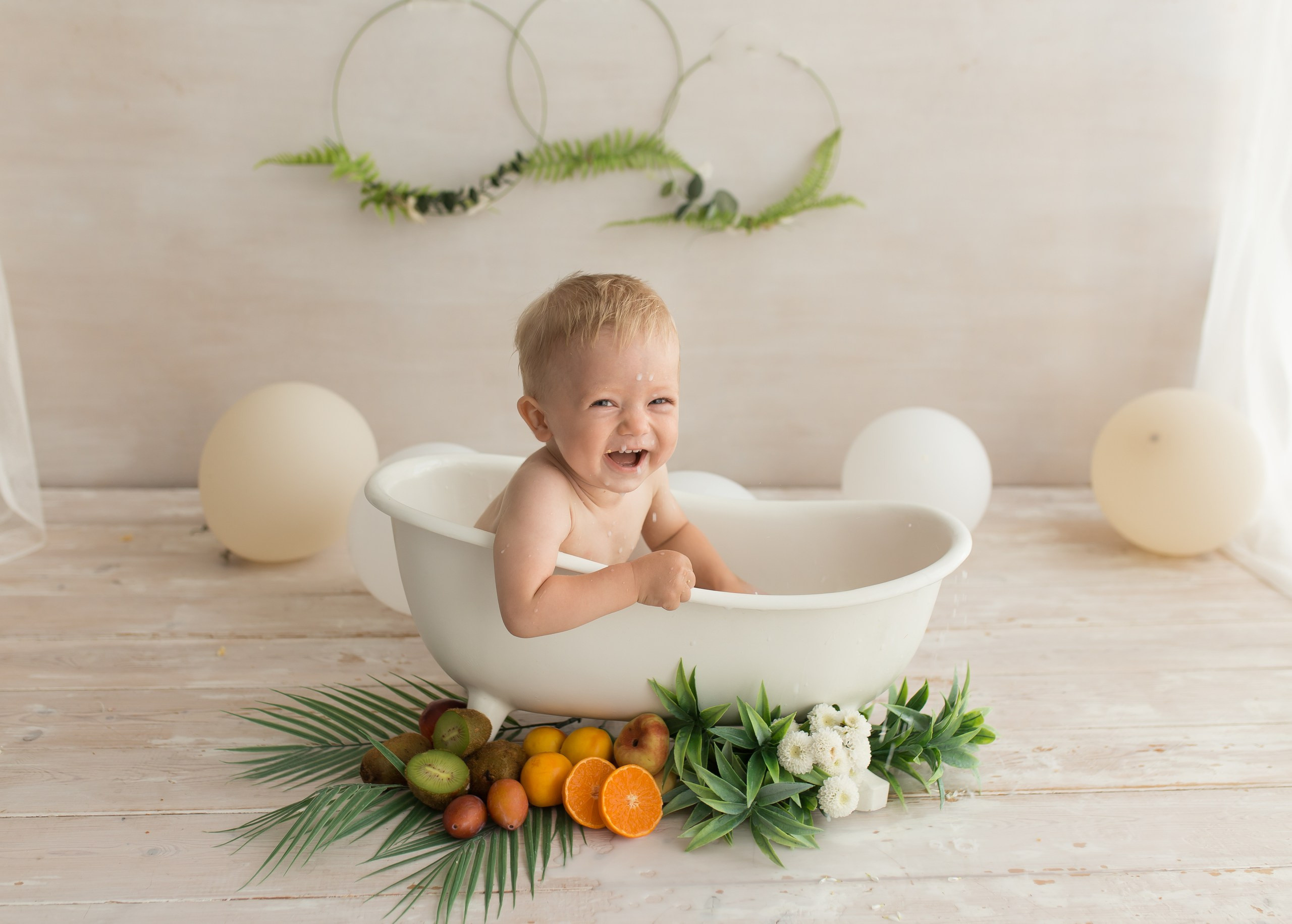 Фотосессия крушение торта в Казани. Фотограф новорождённых малышей и детский фотограф В Казани Лана Максим