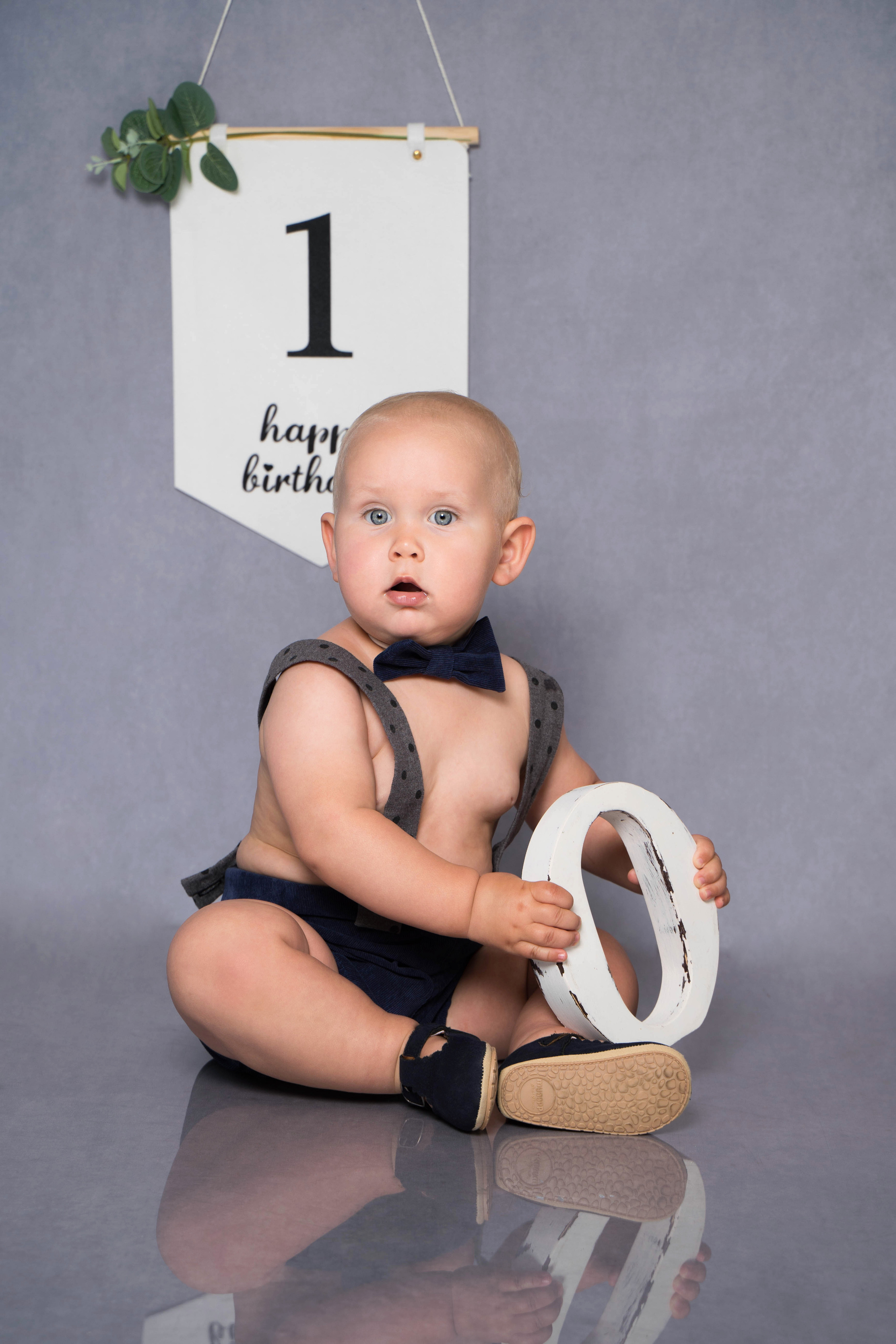 Артему годик. Студия детской фотографии