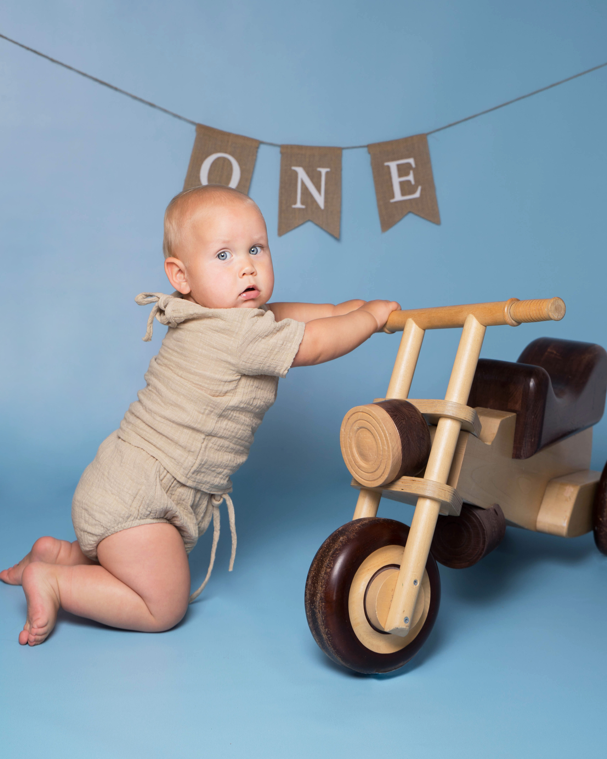 Артему годик. Студия детской фотографии