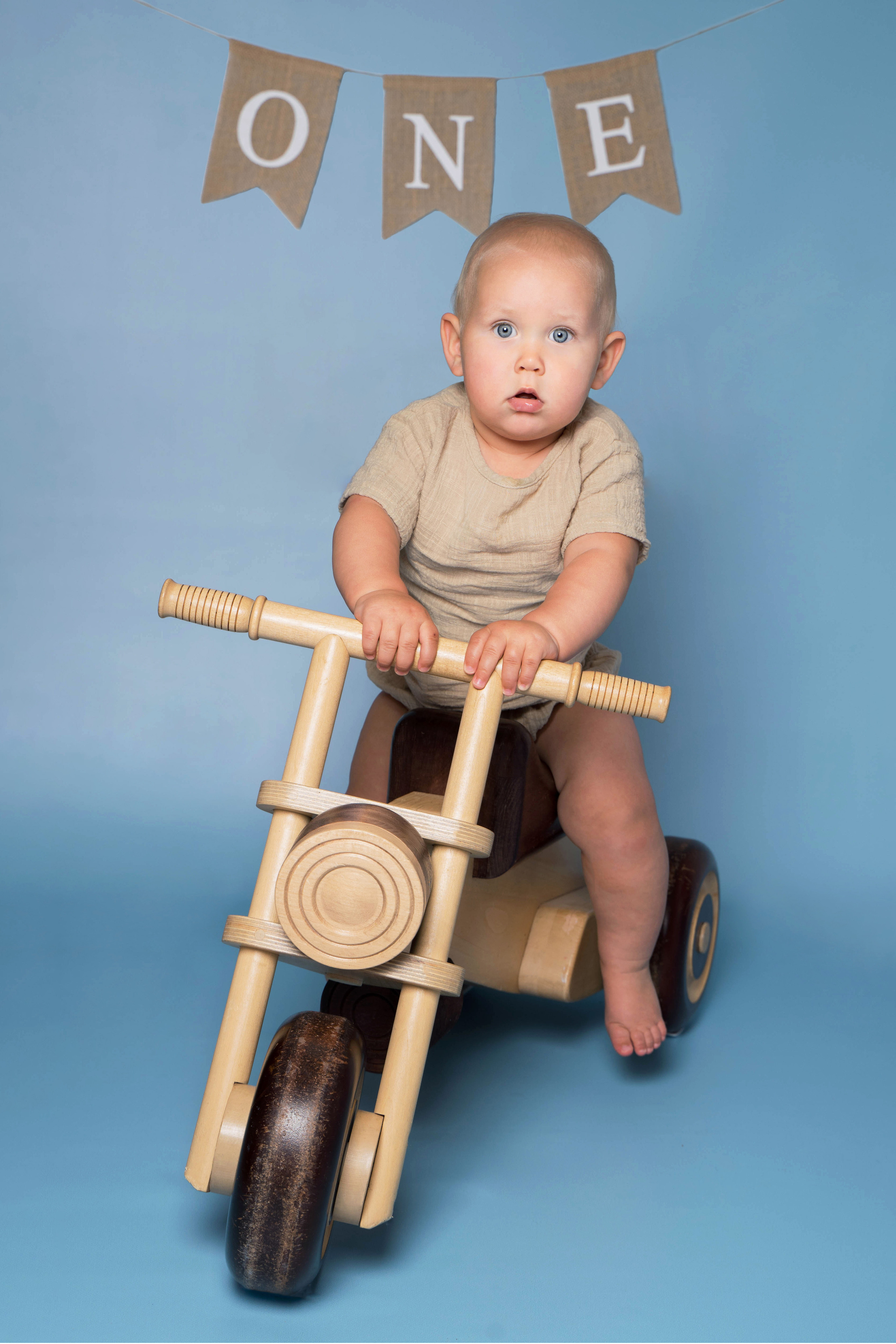 Артему годик. Студия детской фотографии