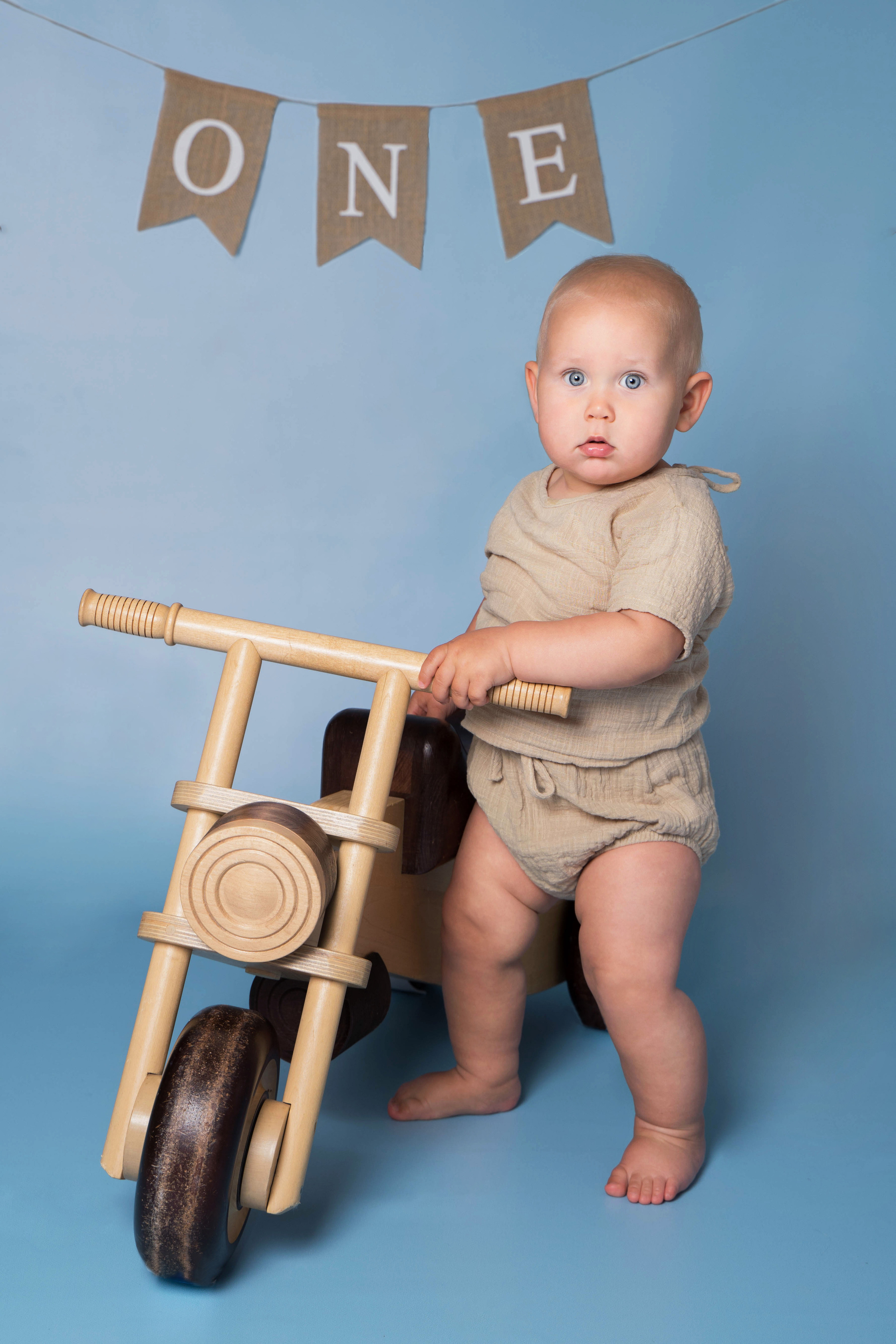 Артему годик. Студия детской фотографии