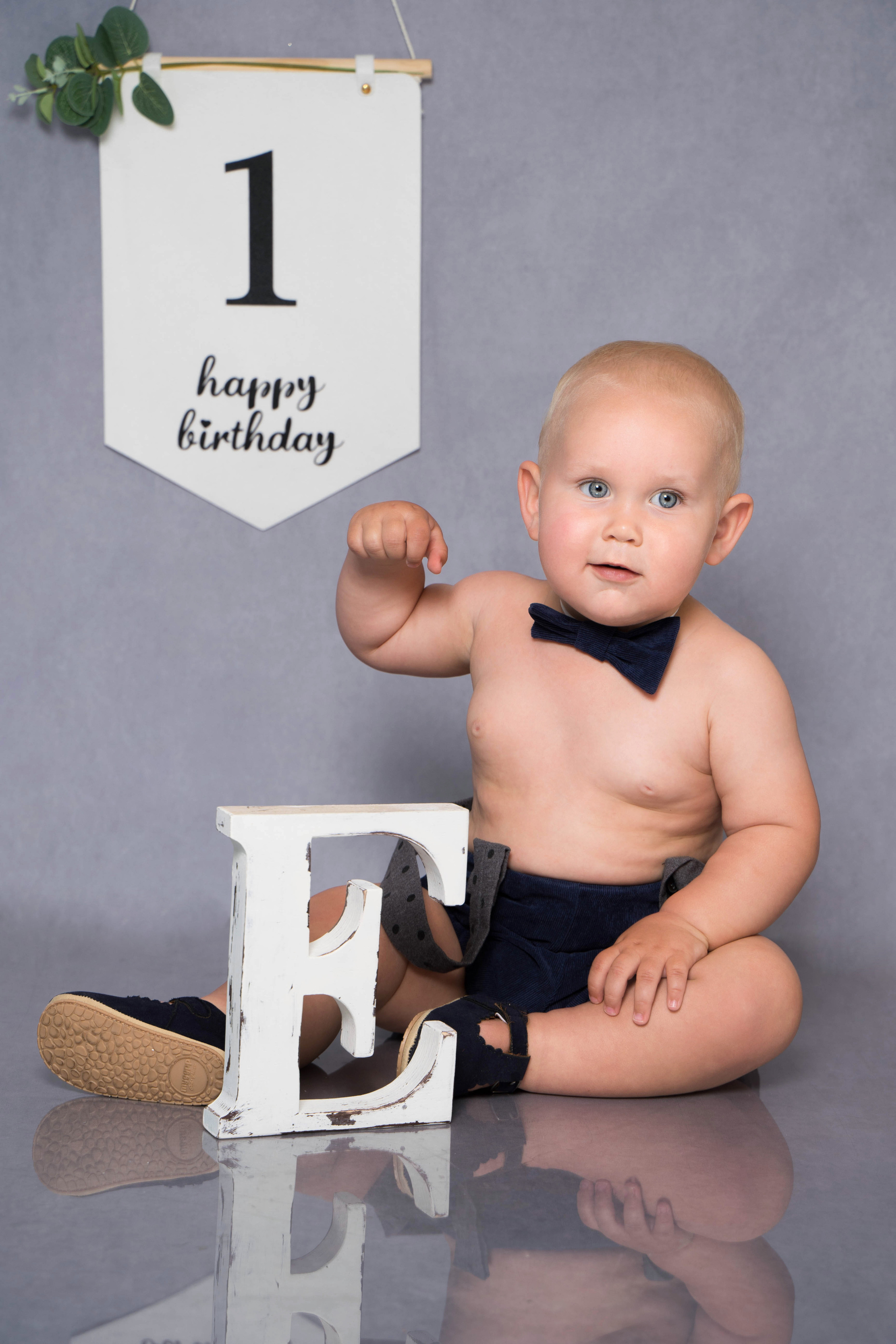 Артему годик. Студия детской фотографии