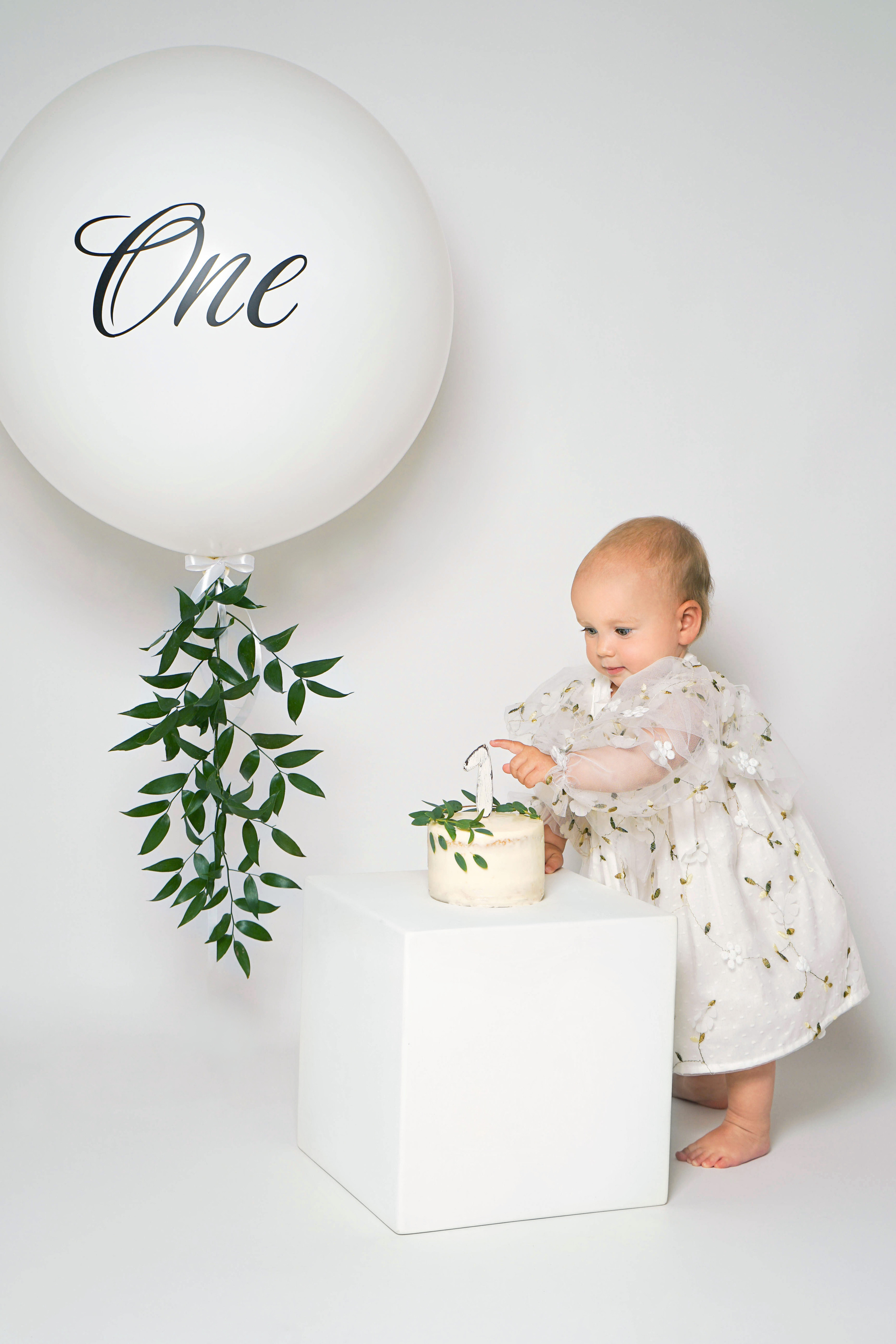 Нике годик. Студия детской фотографии