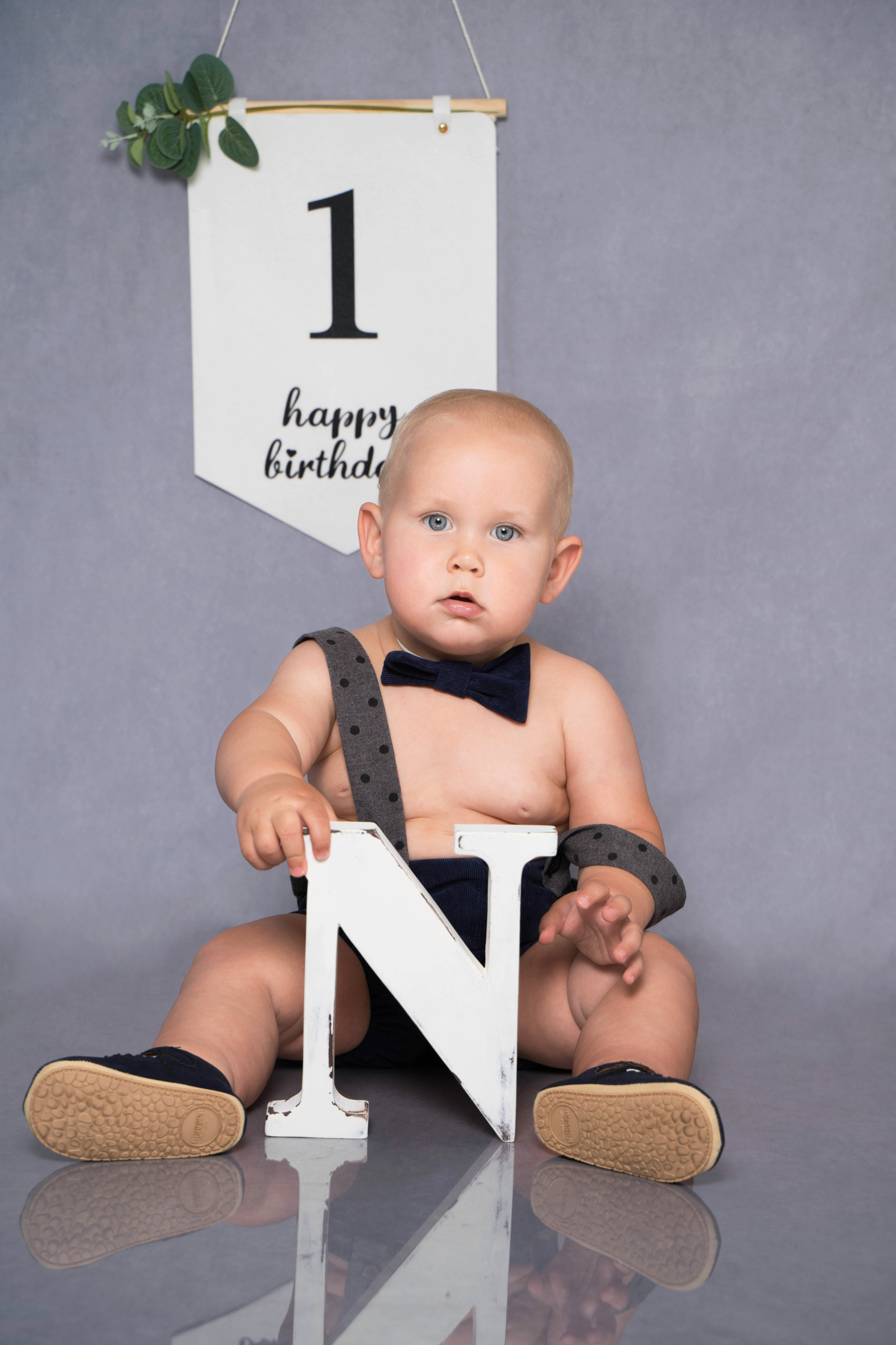 Артему годик. Студия детской фотографии