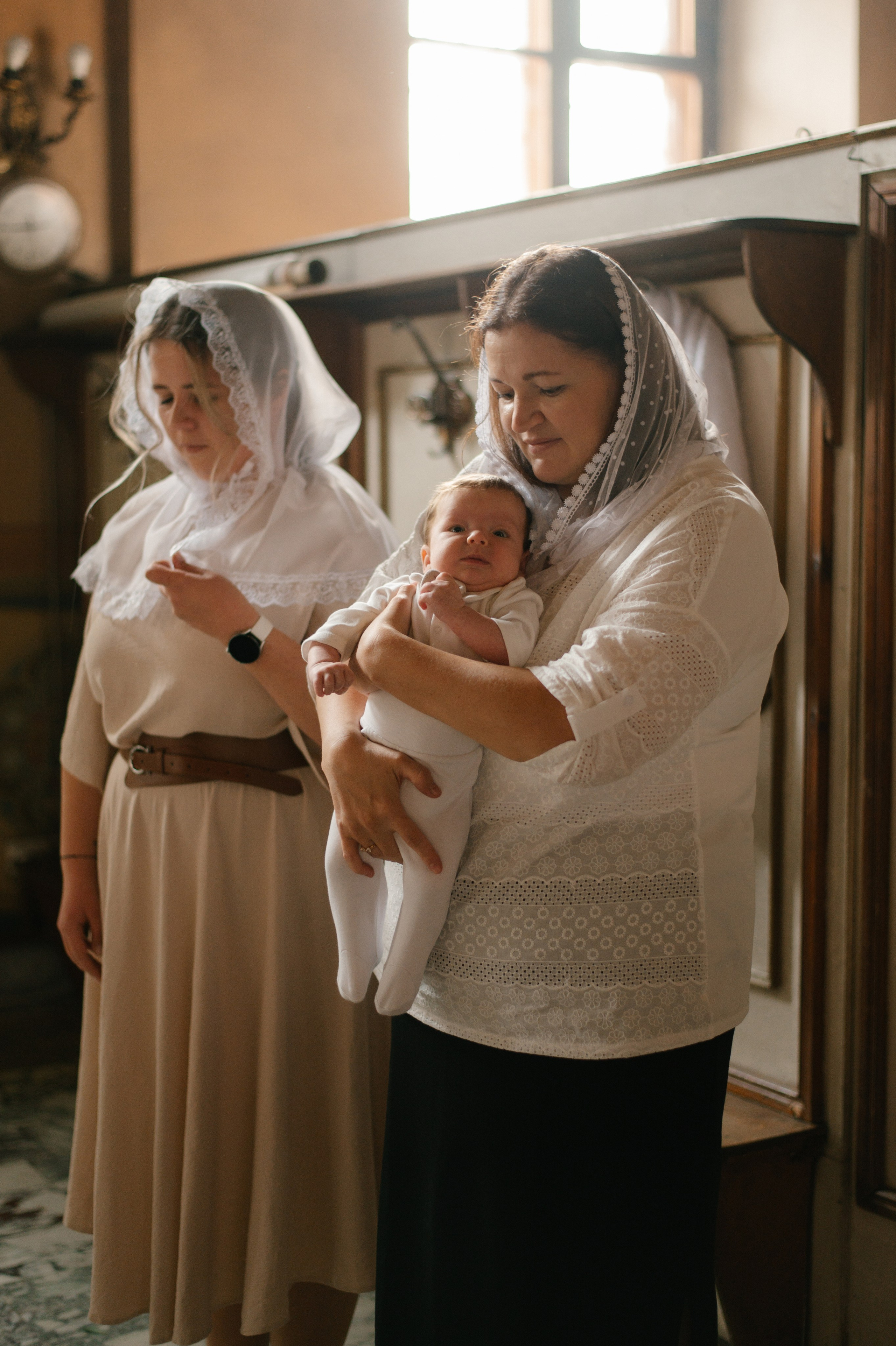 Фотограф на крещение. Фотосессия таинства крещения. Храм Воскресения Словущего в Даниловской Слободе. Семейный и свадебный фотограф в Москве Татьяна Николаева