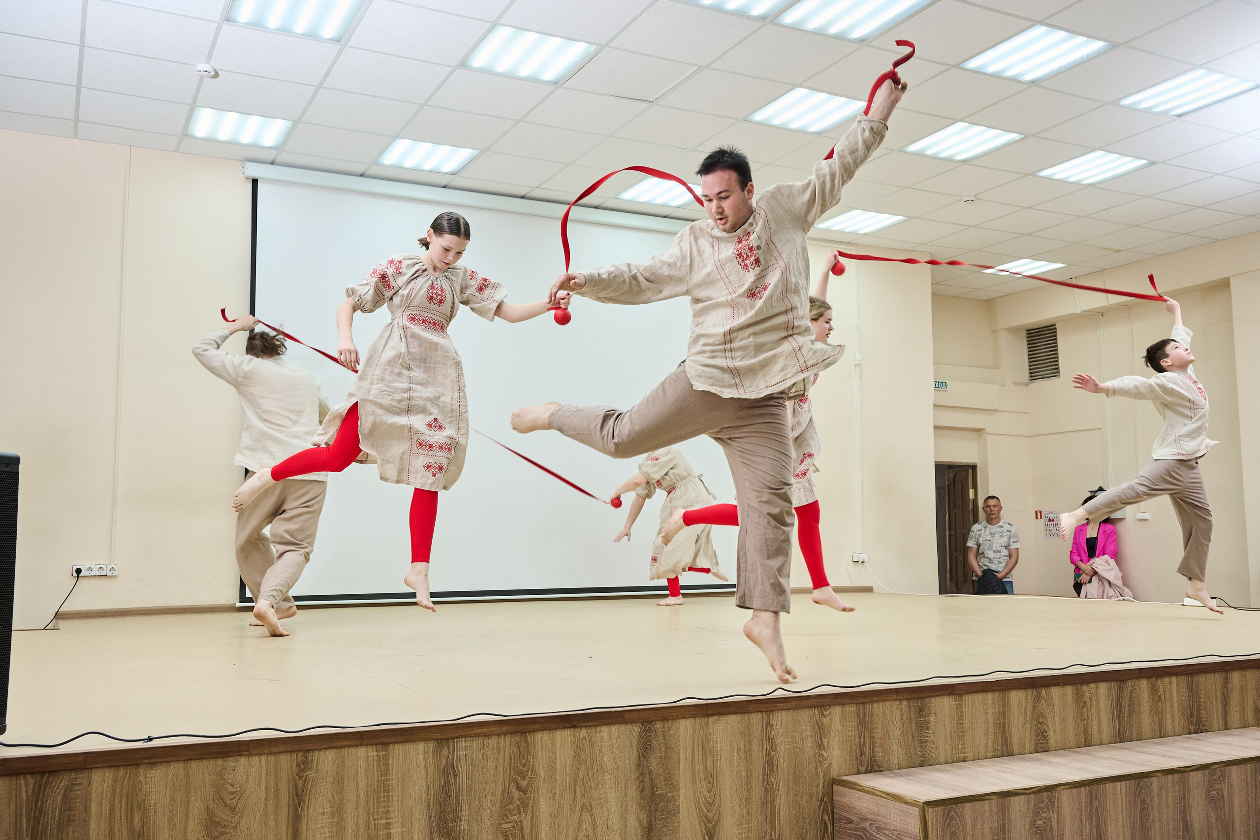 Выпускные и праздники. Выпускные альбомы. Предметная и контент съёмка. Фотостудия Klass