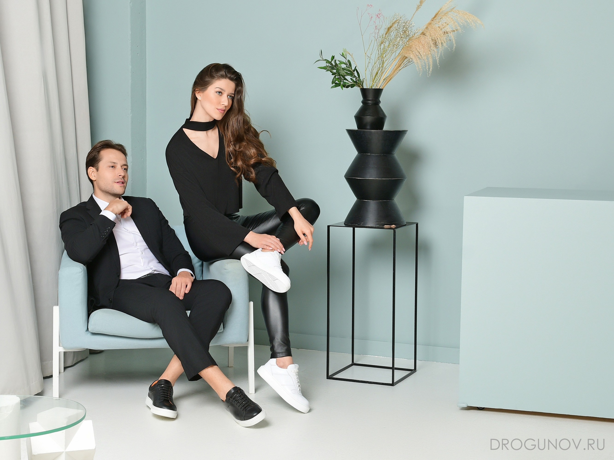 Съемка одежды и обуви в интерьерной фотостудии