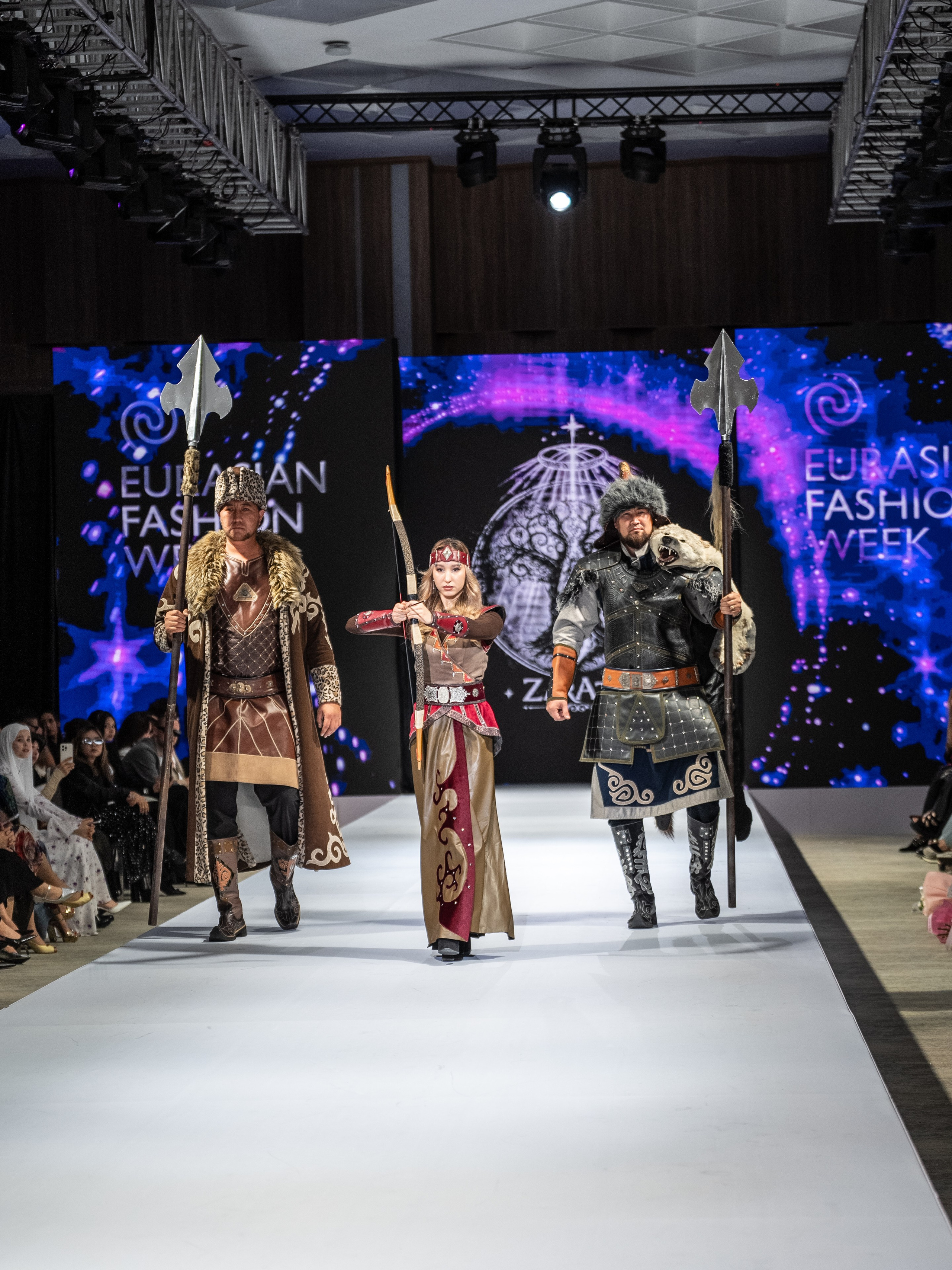 EURASIAN FASHION WEEK Lo Zarata. Сайт Алматинского НЮ АРТ, будуар и фэшн фотографа Дениса Карпенко