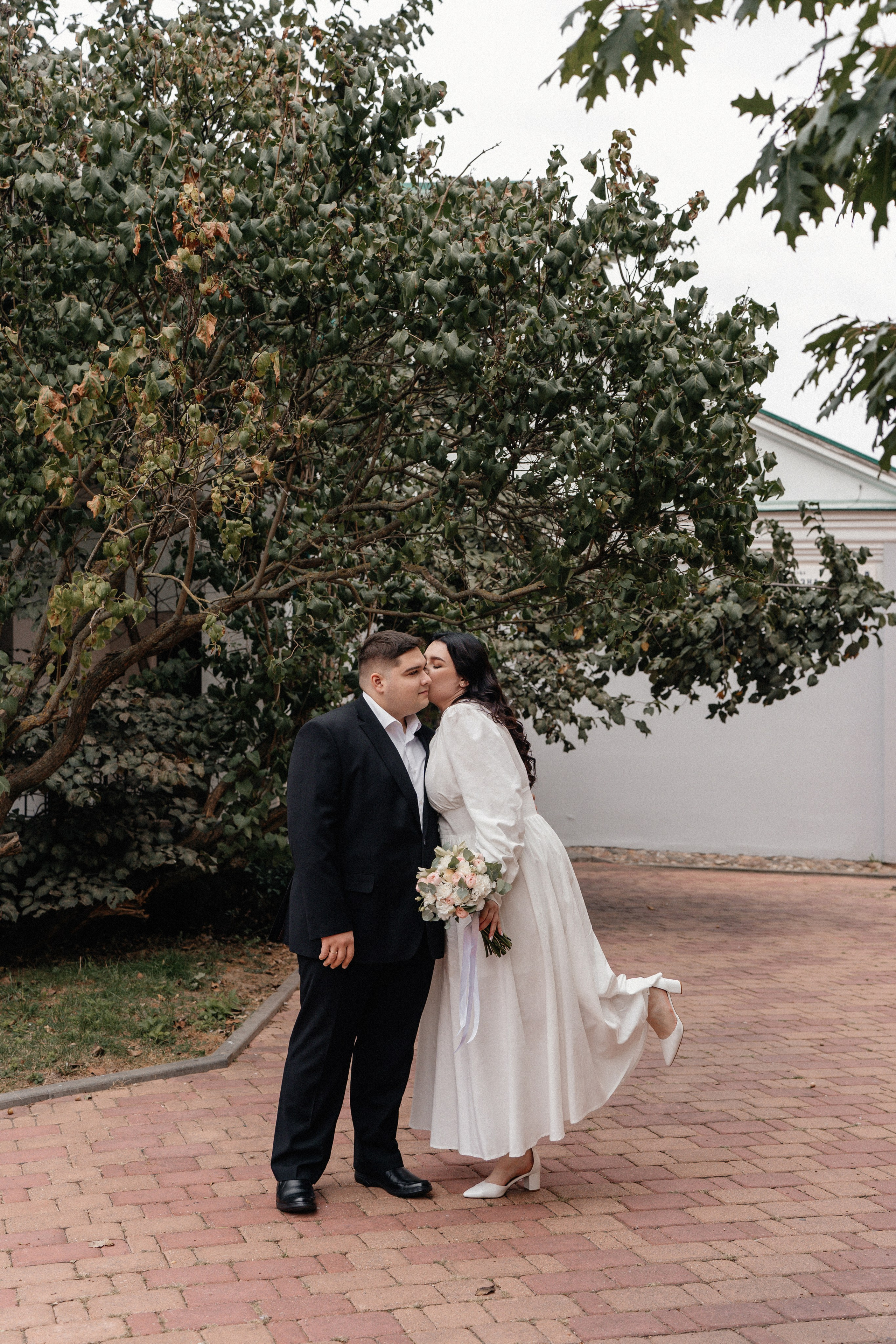 Юля и Дима прогулка в Троицком предместье. Ваш семейный фотограф в Минске — Вика Трегубова