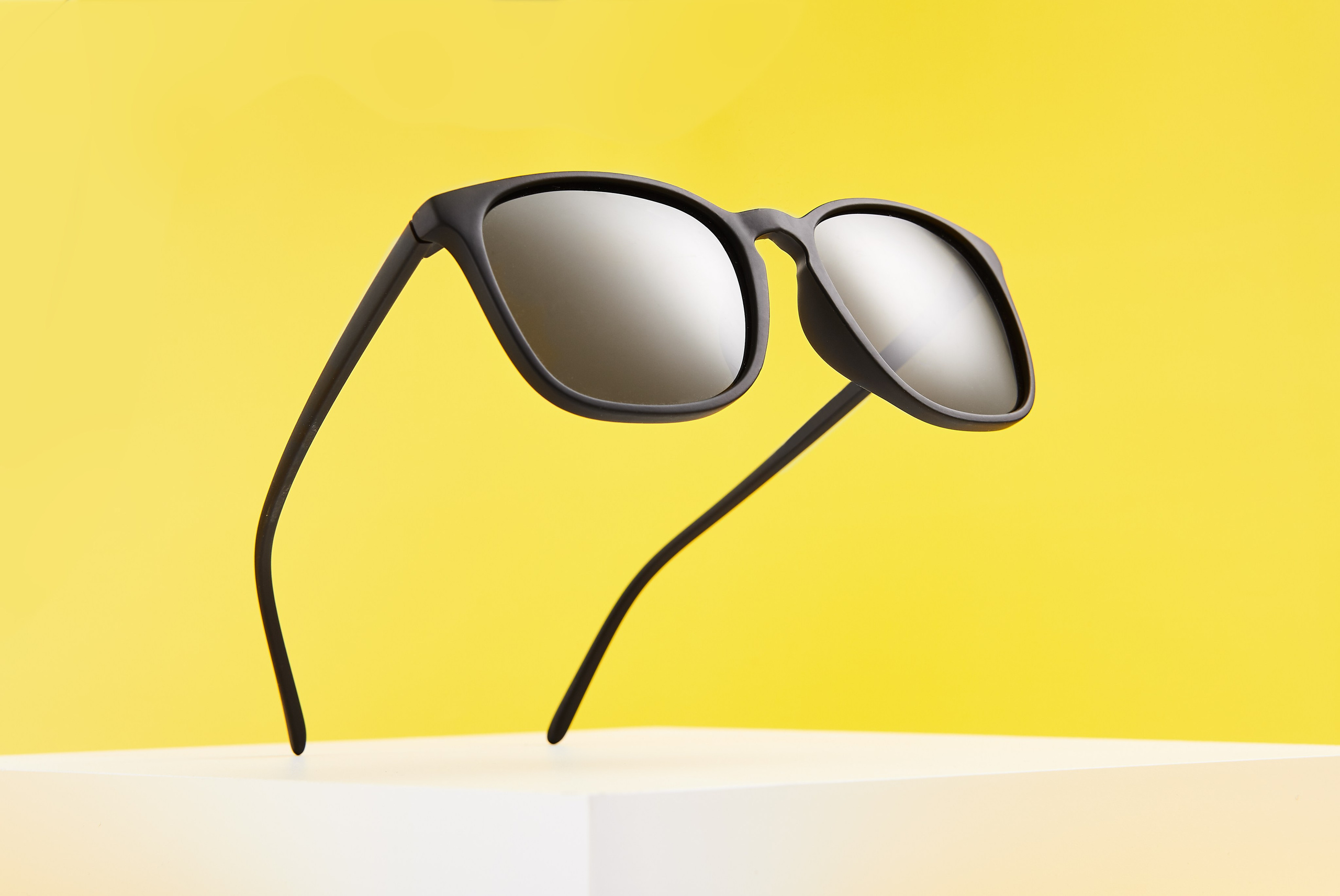 ФОТОСЪЁМКА ГЛЯНЦЕВЫХ / БЛИКУЮЩИХ ОБЪЕКТОВ. Ильшат Бикмиев — предметный фотограф. Каталог и рекламная съёмка для бизнеса Алматы. Качественные фото для бизнеса, маркетплейсов интернета