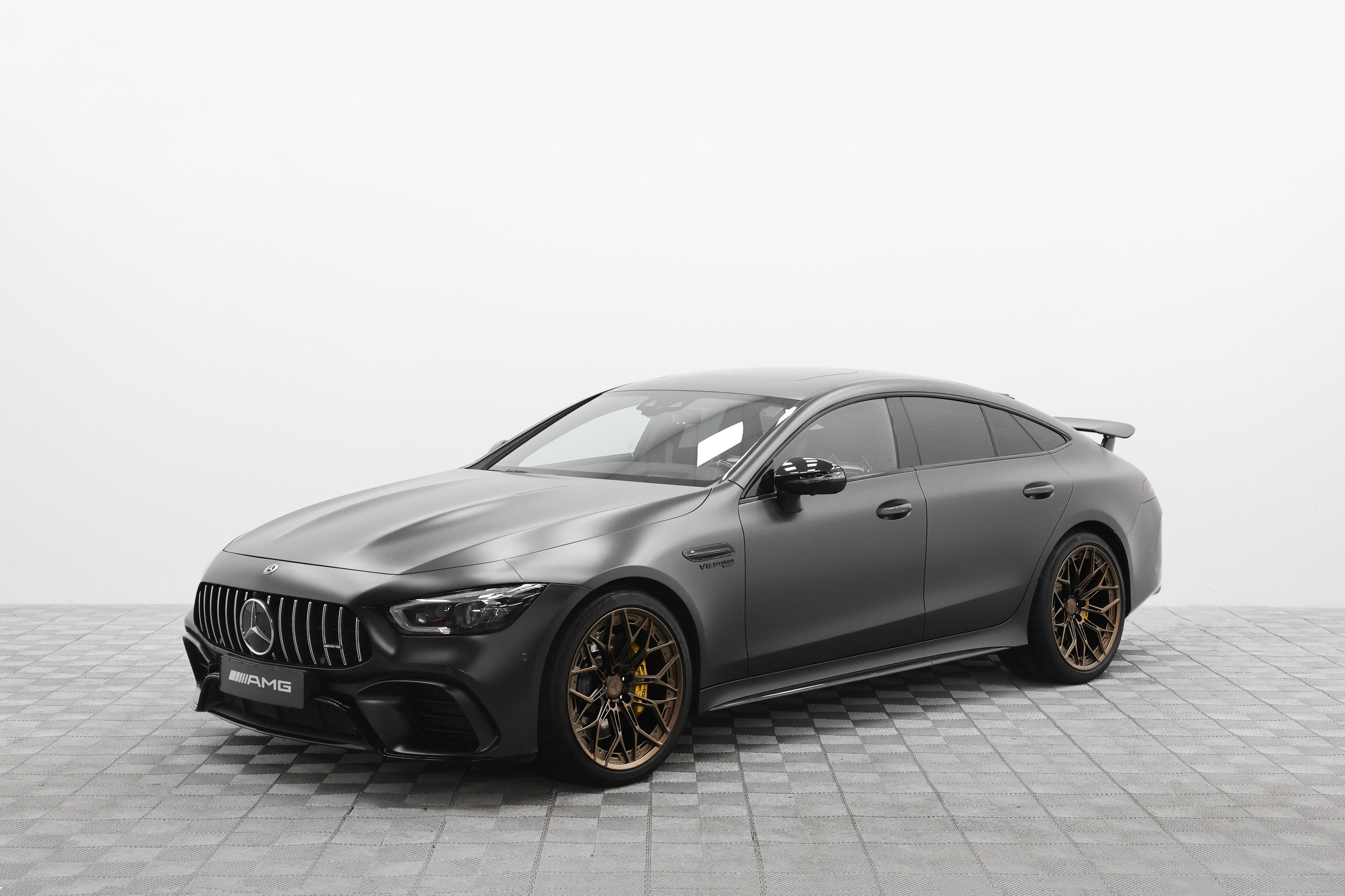 2019 MERCEDES BENZ GT63s AMG. Mixturecaptures