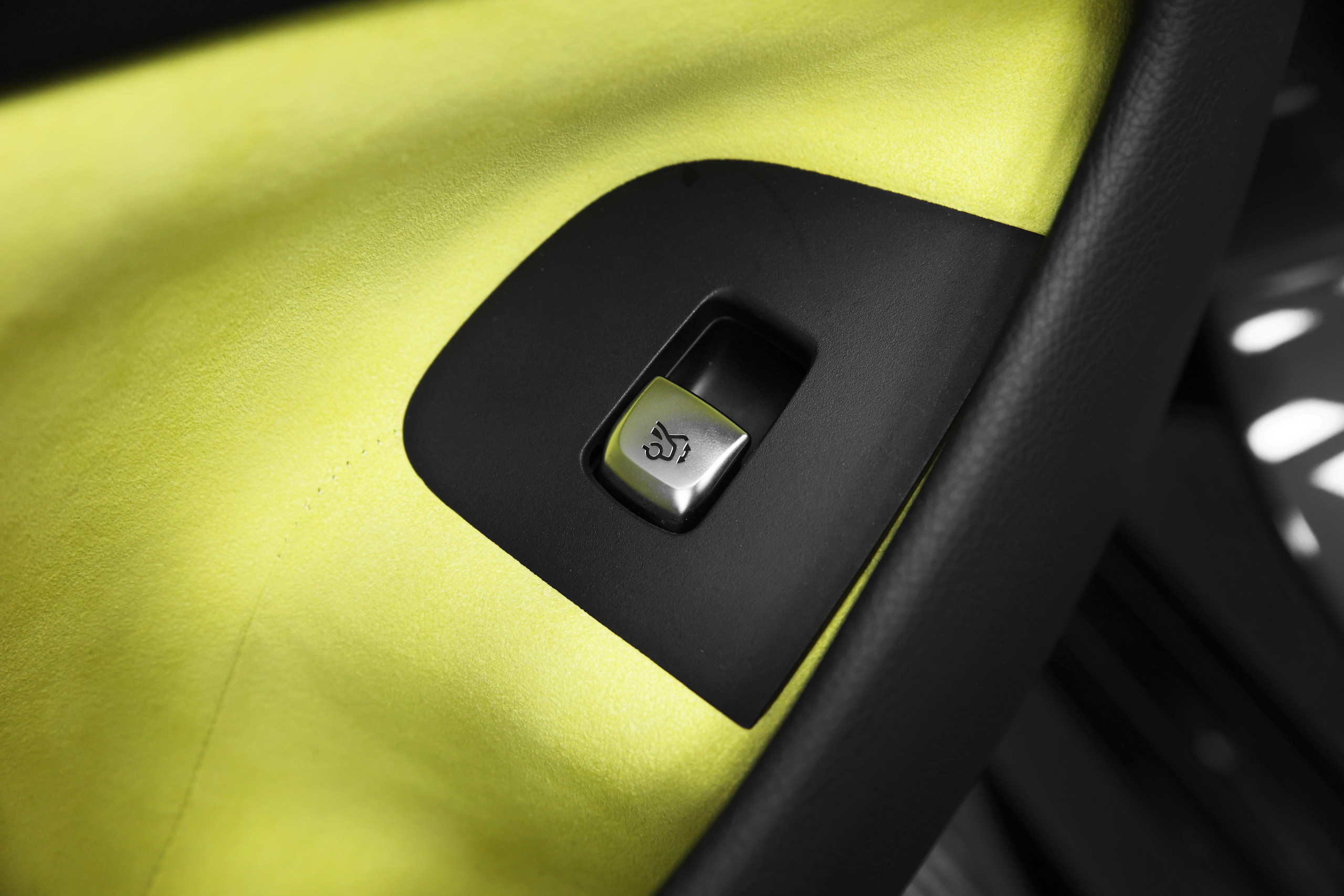 2019 MERCEDES BENZ GT63s AMG. Mixturecaptures