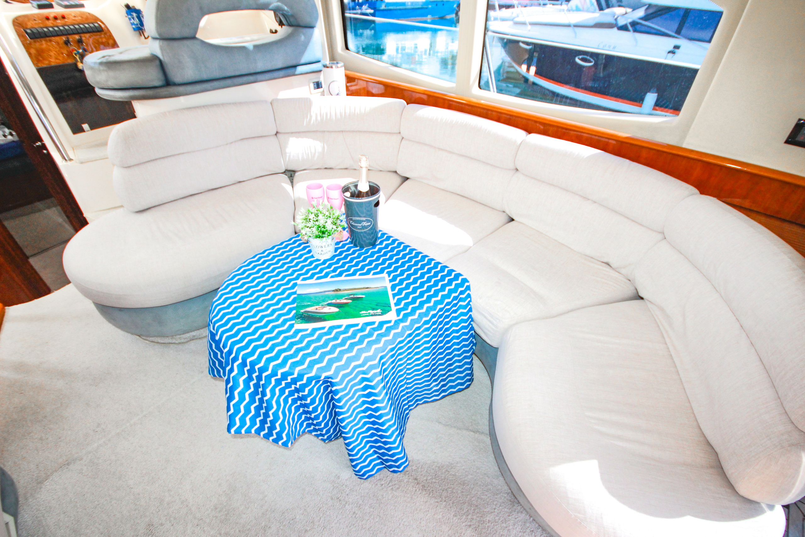 Яхта Санторини Аренда Яхты в Сочи Яхтанаморе YACHTNAMORE YACHTANAMORE